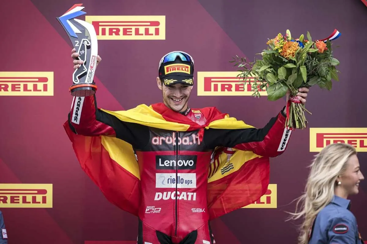 Iker Lecuona pilota Aruba Ducati festeggia sul podio Superbike WorldSBK