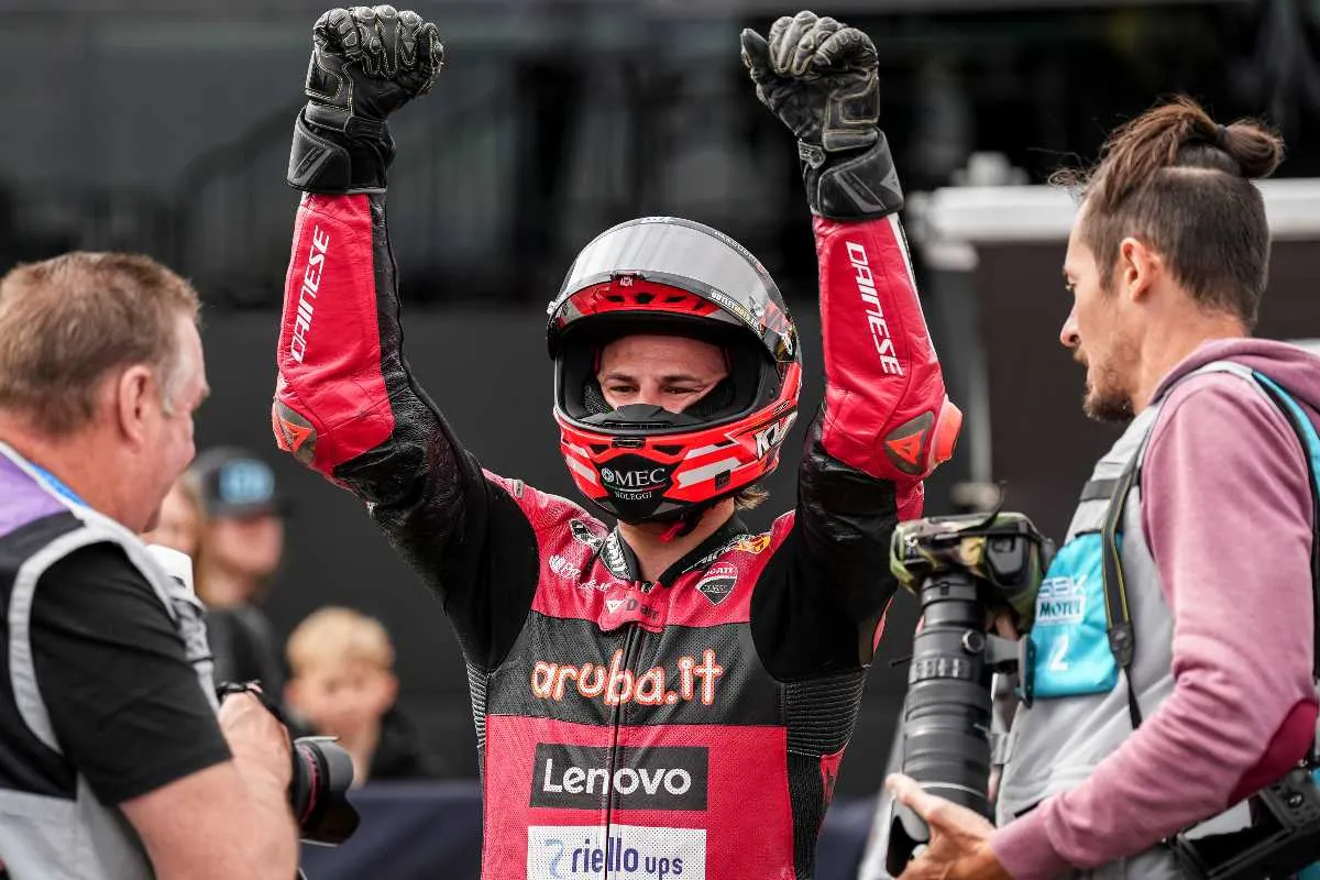 Nicolò Bulega pilota Aruba Ducati Superbike WorldSBK esulta ad Assen