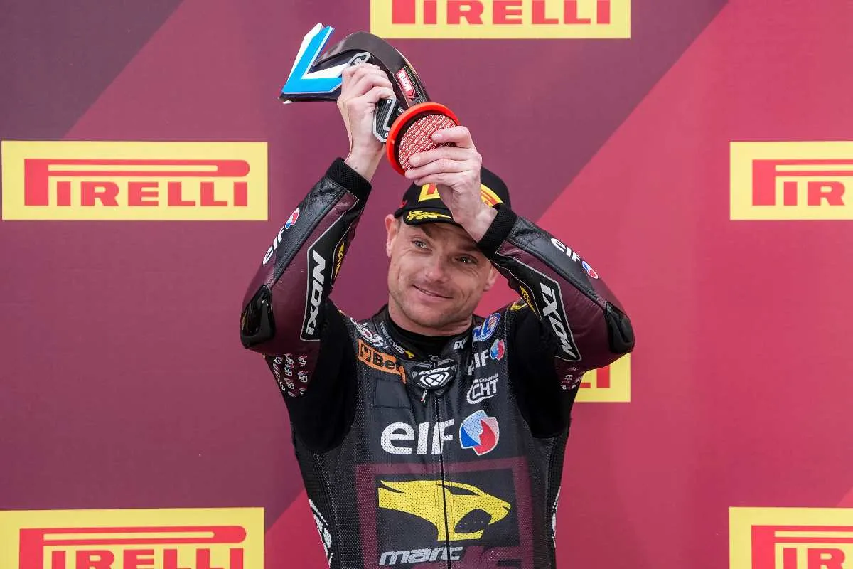 Sam Lowes pilota Marc VDS Superbike WorldSBK sul podio ad Assen