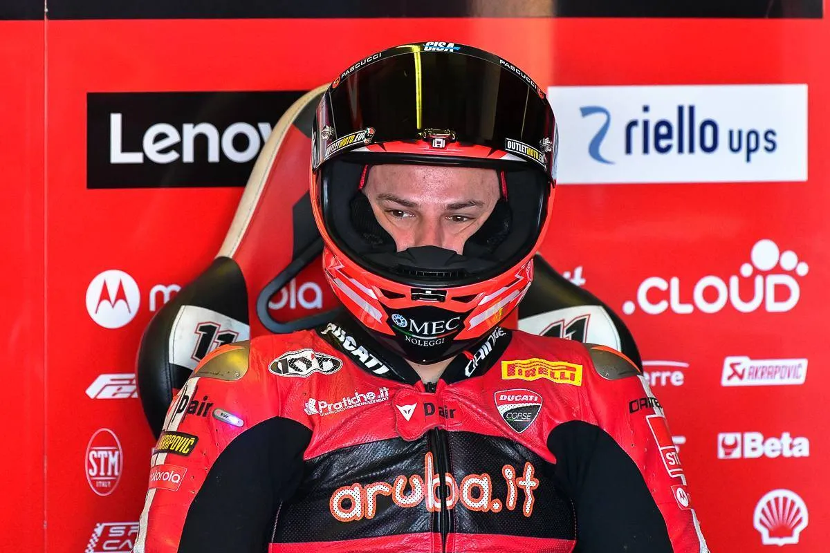 Nicolò Bulega pilota Aruba Ducati Superbike WorldSBK nel box durante il Test Misano