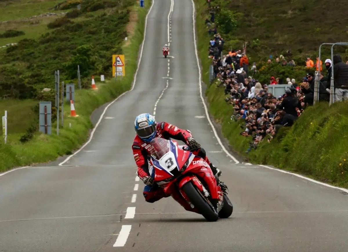 Tourist Trophy: il Senior TT fermato per incidente