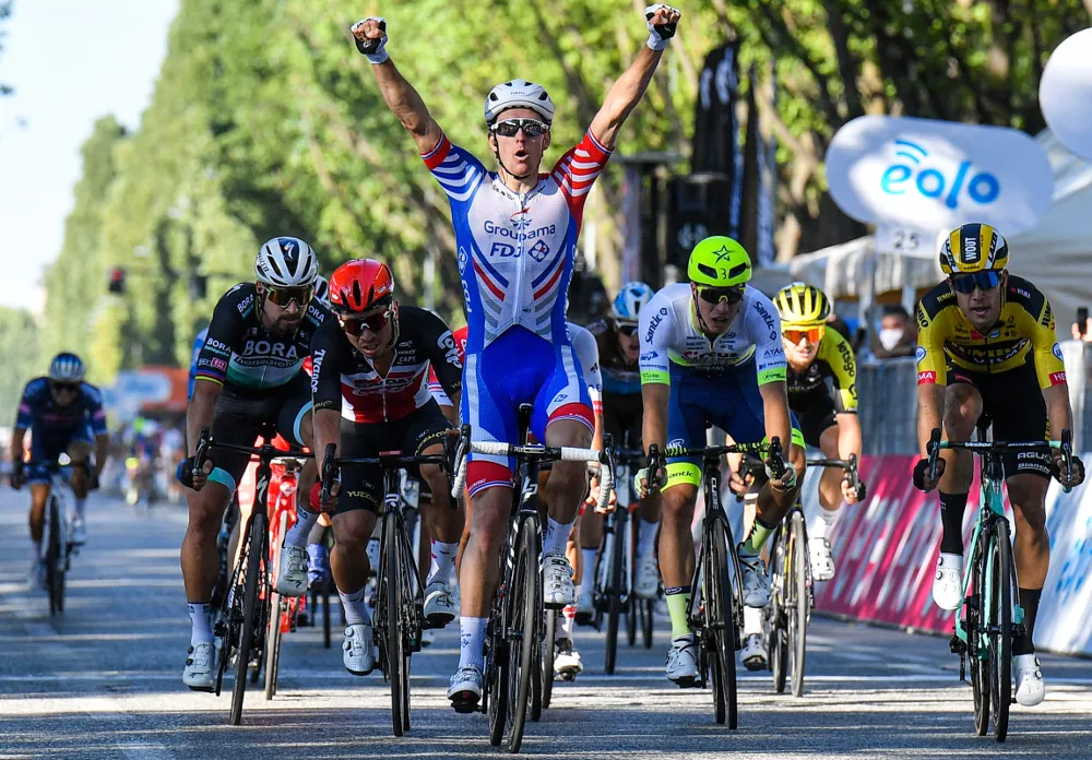 Giro d'Italia: Arnaud Démare takes first win of the season in difficult sprint stage