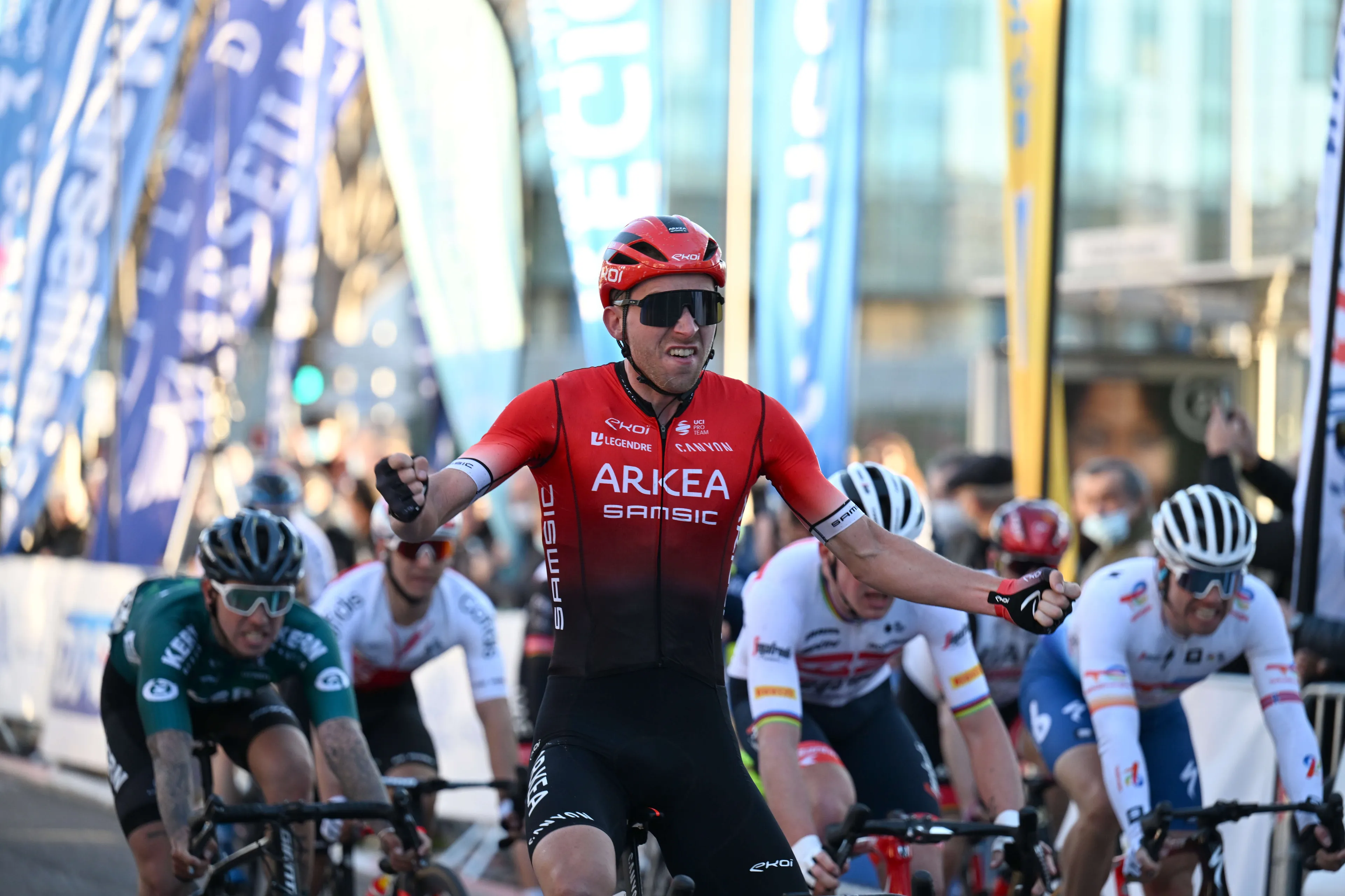 Amaury Capiot wins stage 4 of Tour of Oman - Belgian outsprints Schelling and De Pretto after shortened stage