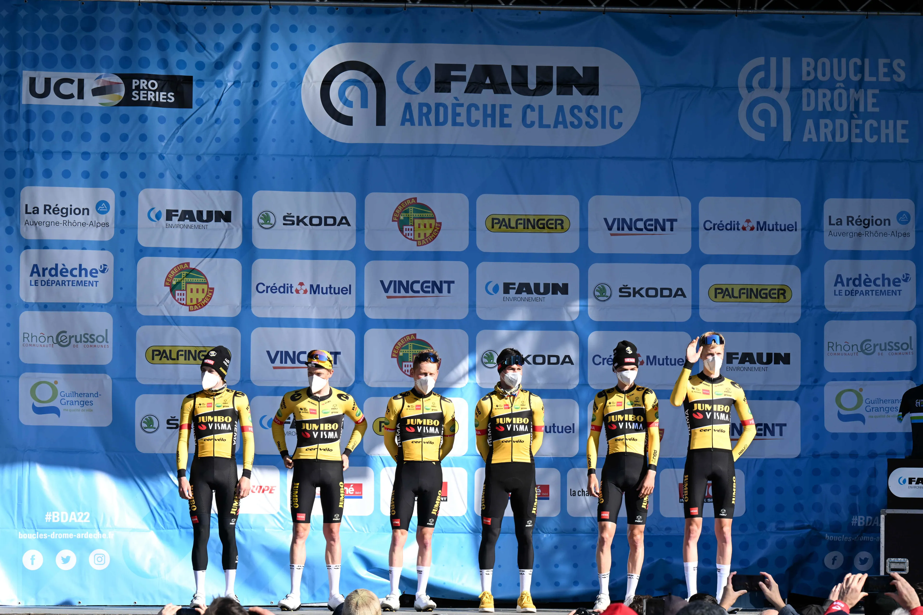 Jumbo-Visma take mind-boggling win at opening stage of Paris-Nice