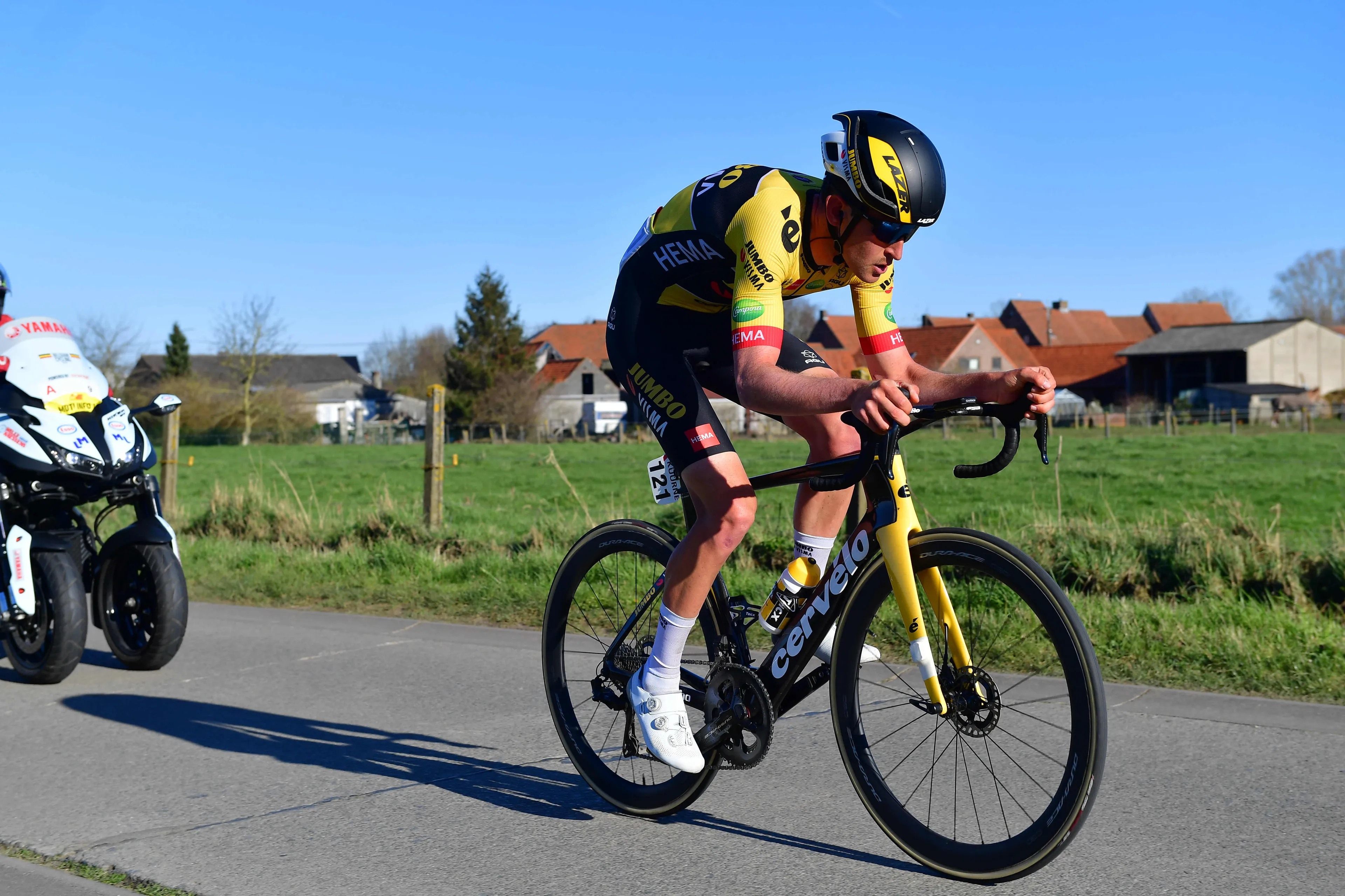Tiesj Benoot back to training months after being hit by car: "After six weeks in a brace, it still felt and still feels very stiff"