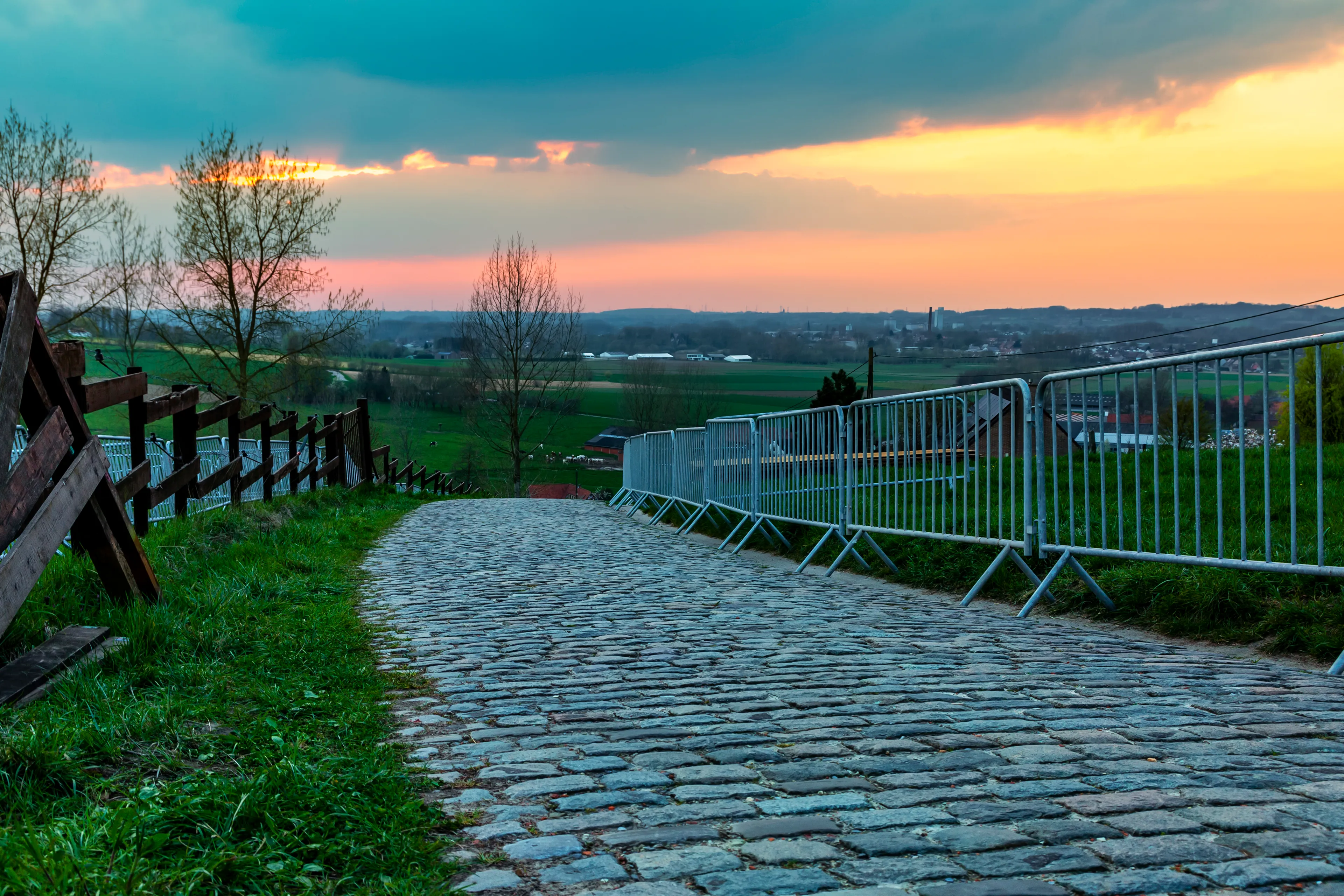 Preview: Omloop Het Nieuwsblad. Cobbled classics campaign starts and the Muur awaits star-studded peloton