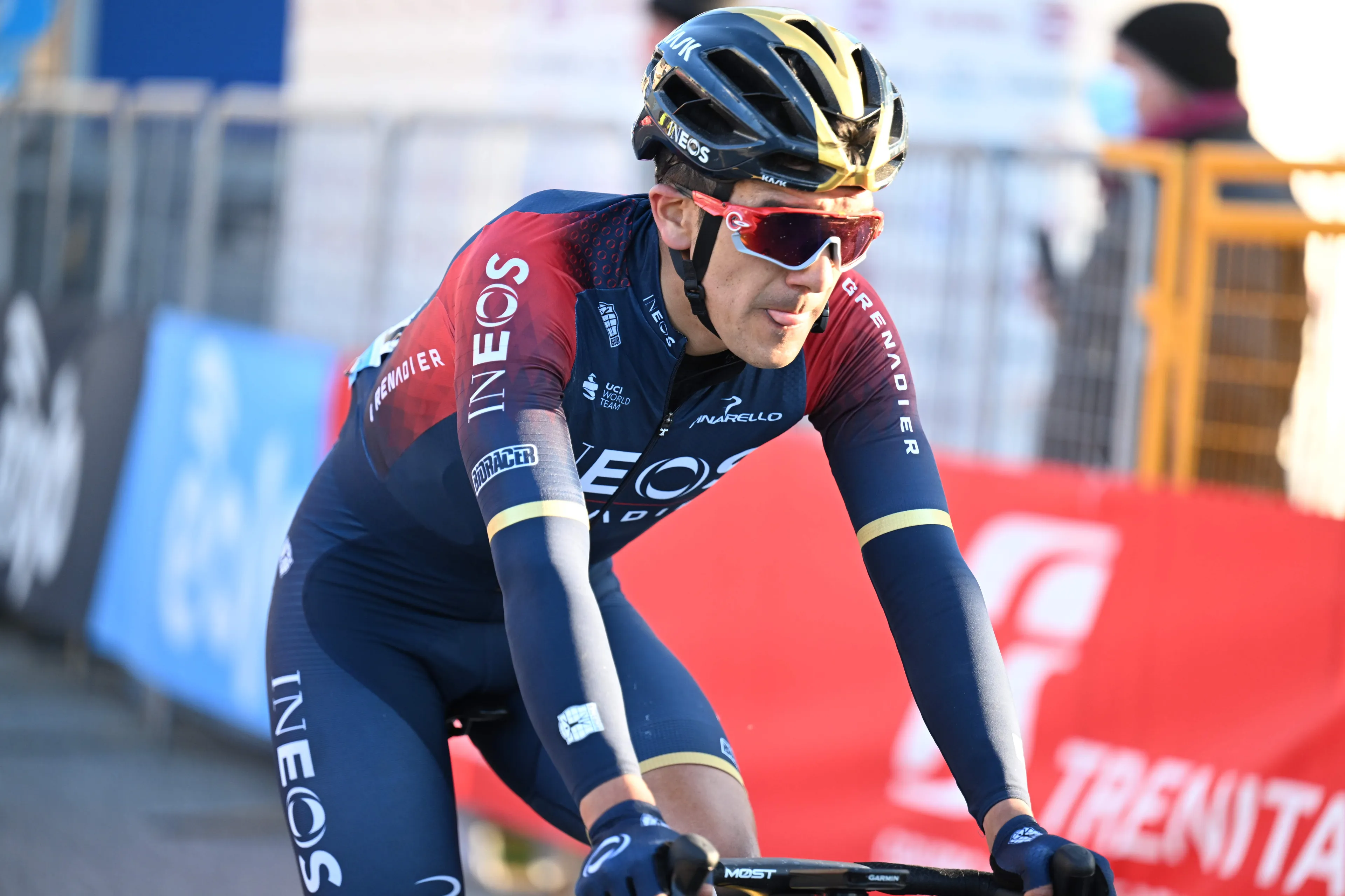 Carapaz "can win two Grand Tours in the same year" according to coach Artetxe