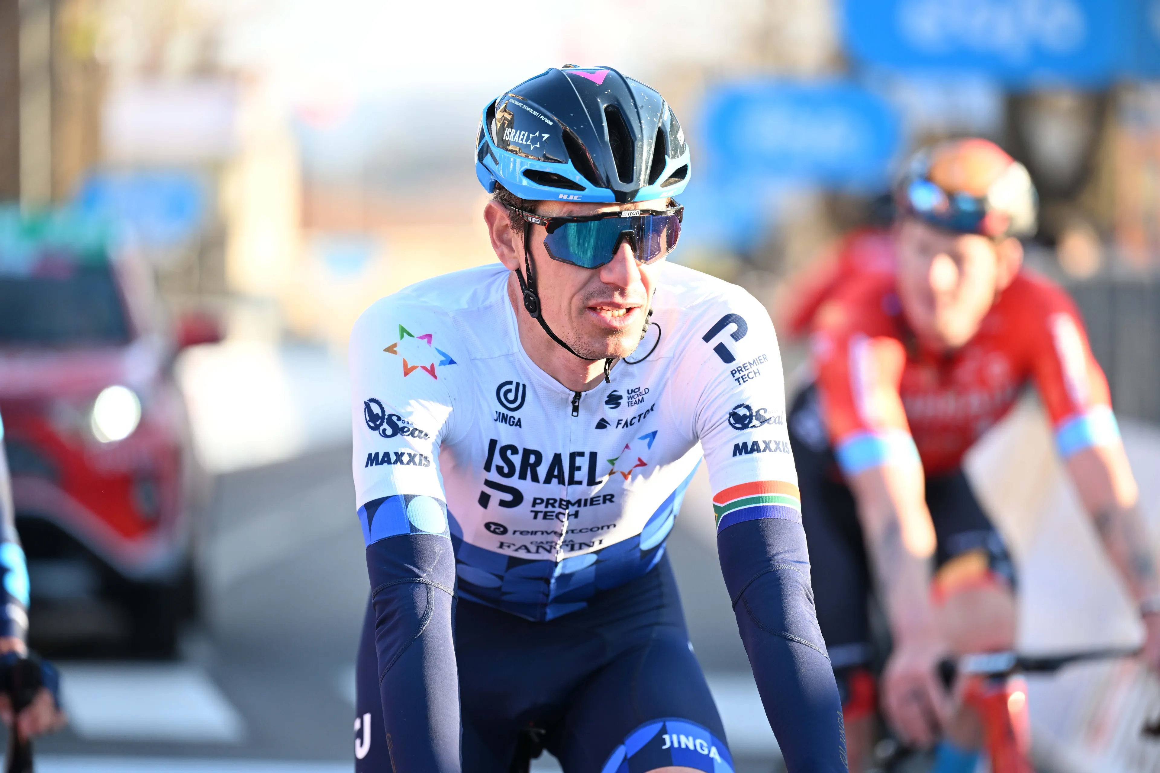 Tour de Suisse: Daryl Impey wins reduced sprint on stage four