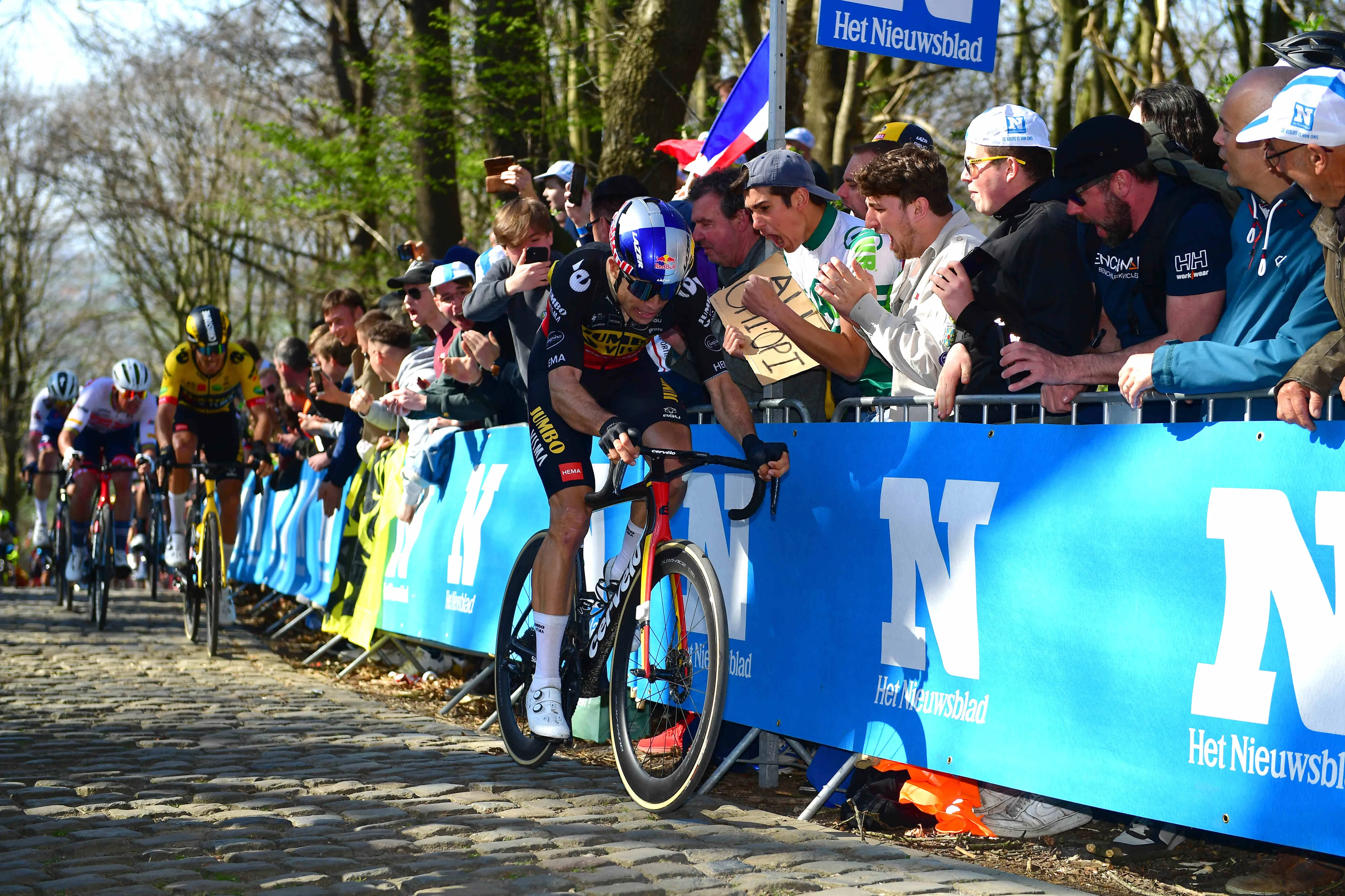 Wout Van Aert sick and at risk for Tour des Flandres