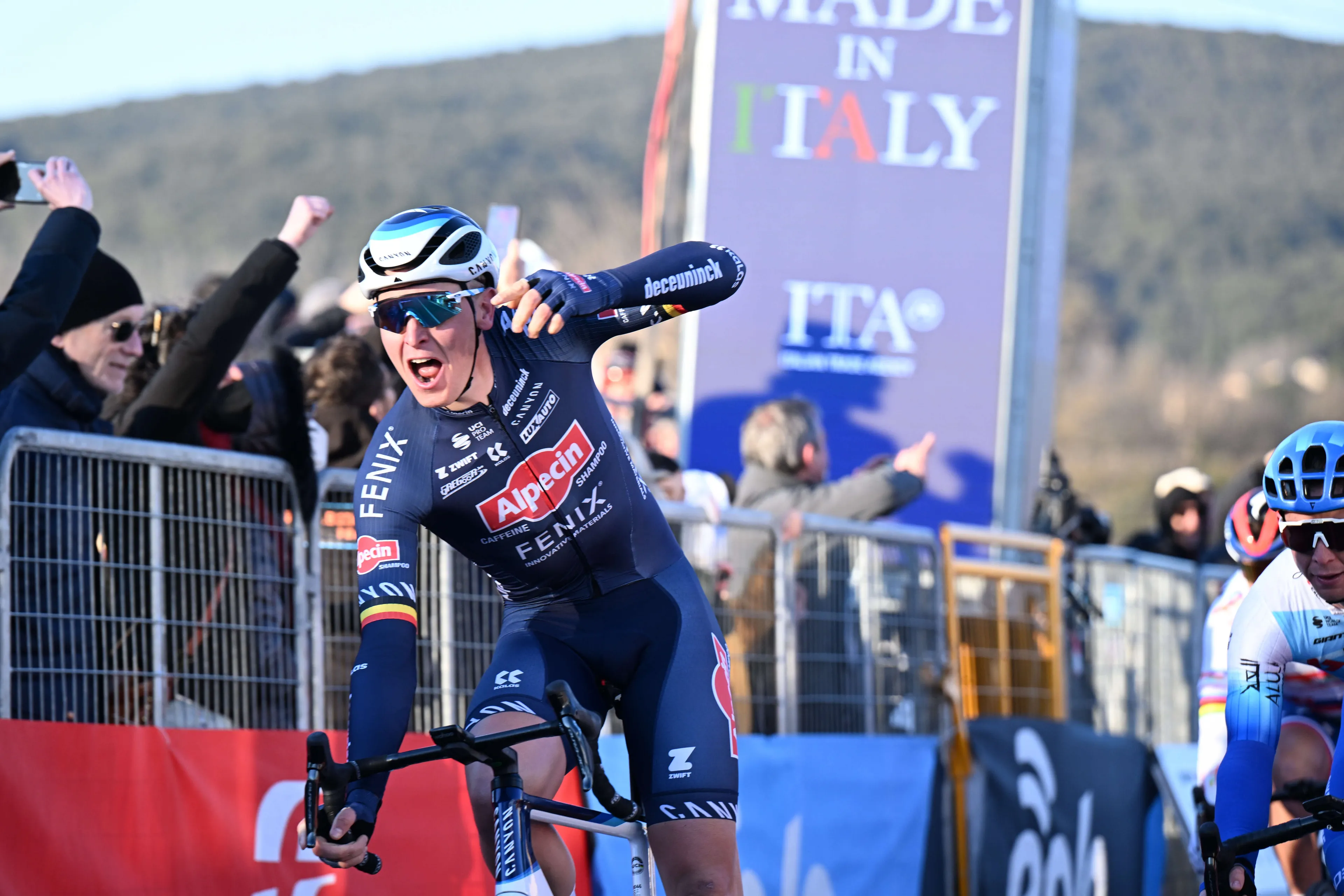 Tim Merlier punches through to re-take Belgian road race title