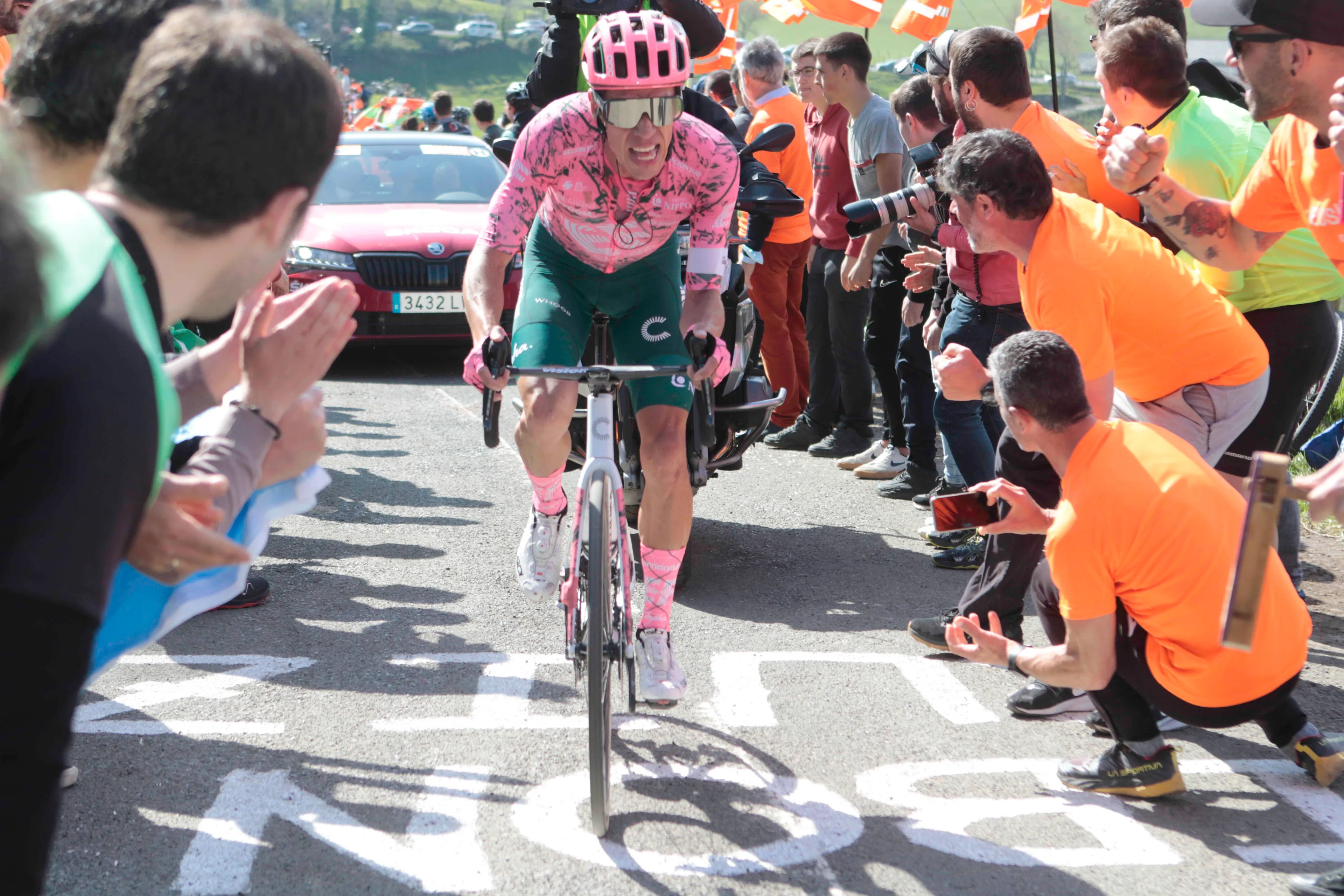 Rigoberto Urán criticizes dangerous peloton behaviour: "We're crazy, we risk too much"