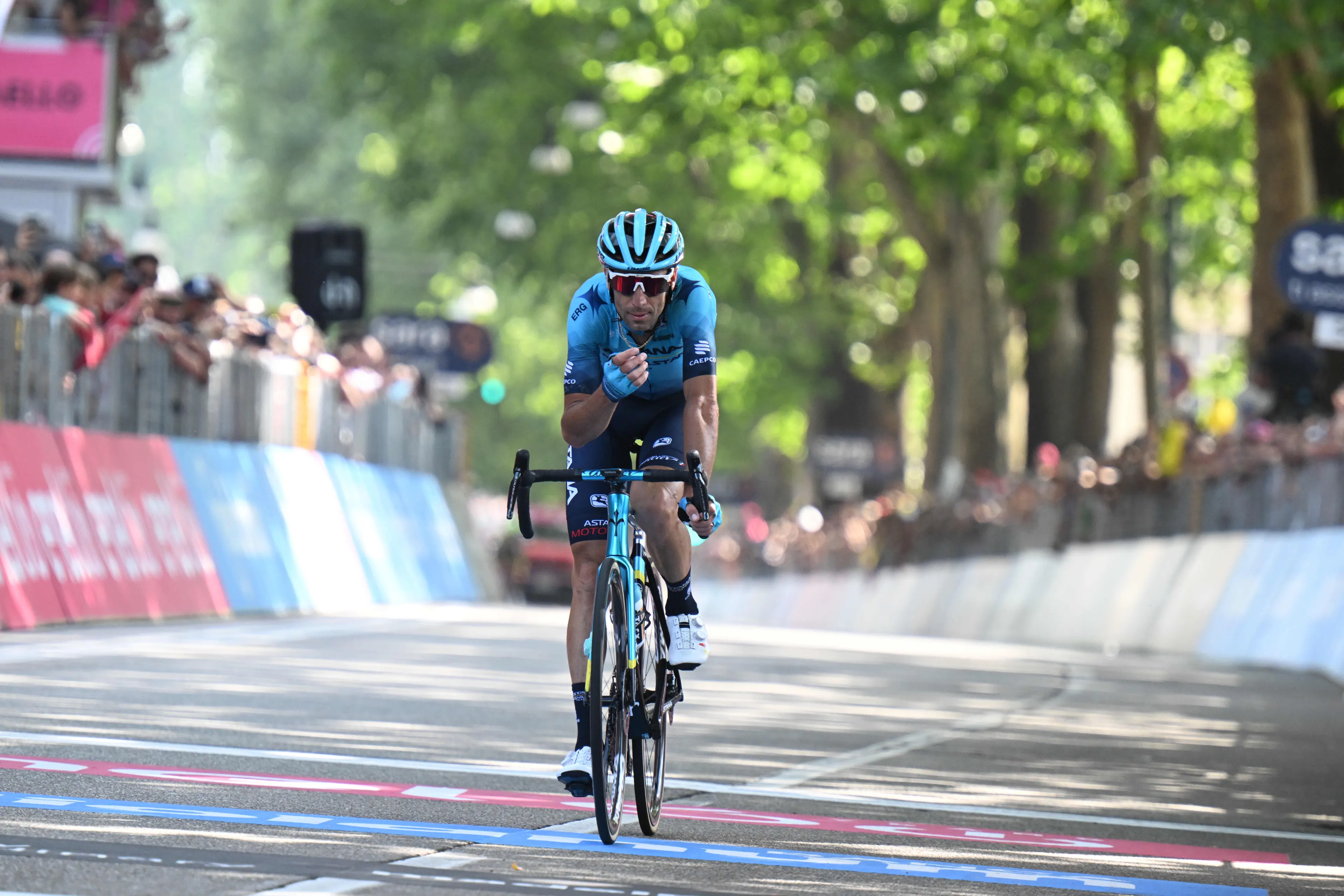Nibali's Giro d'Italia takes a surprisingly positive turn, as the veteran thrives in chaotic Torino stage