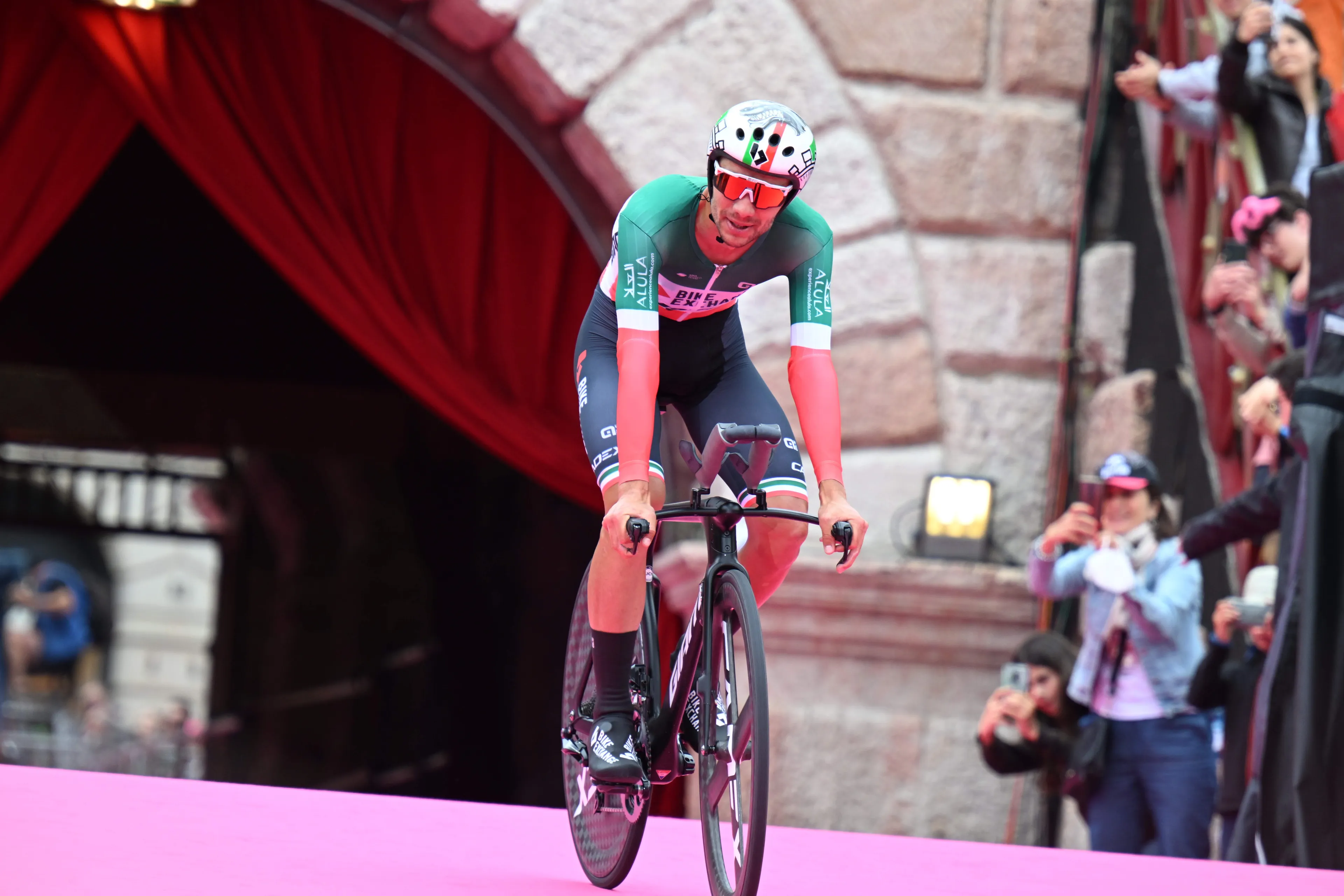 Giro d'Italia: Matteo Sobrero wins final time-trial as Jai Hindley saves debut Giro win