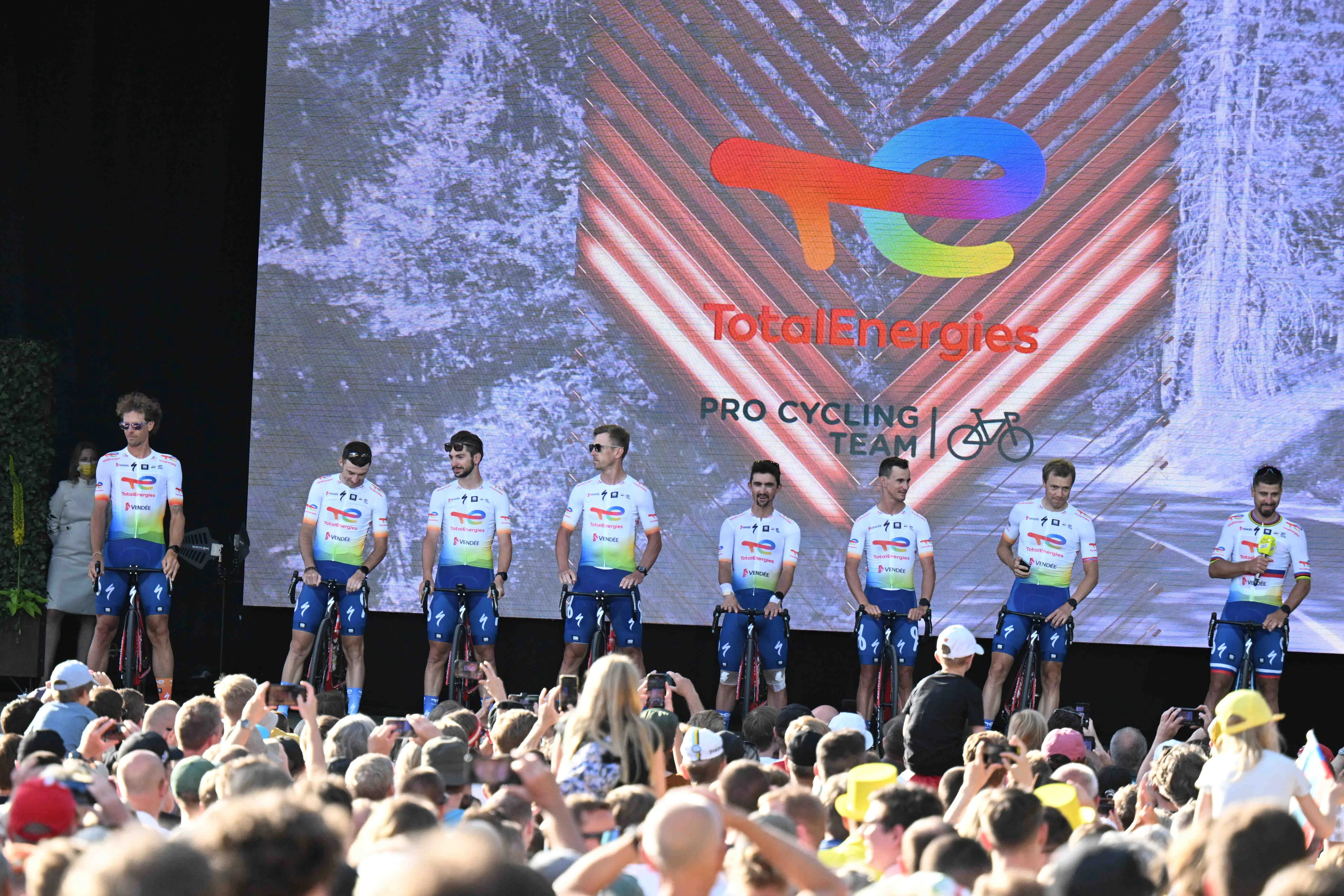 13th overall Steff Cras has to abandon Tour de France after collision with inconsiderate fan