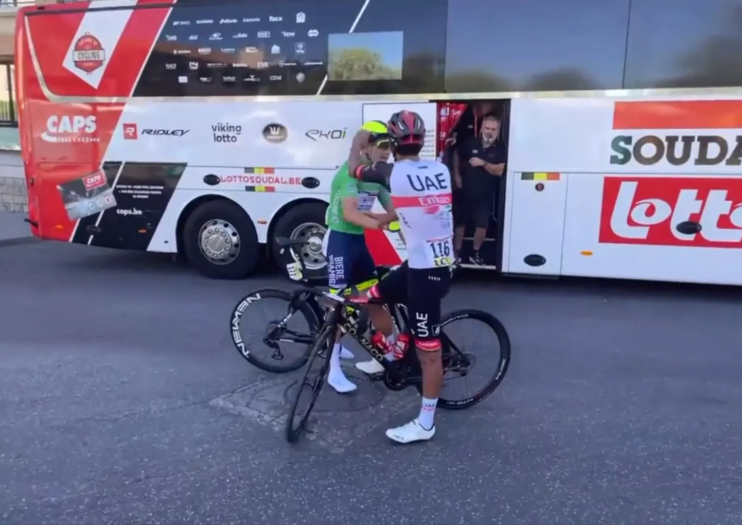 Video: Juan Sebastián Molano and Hugo Page have second heated argument after Dauphiné finale