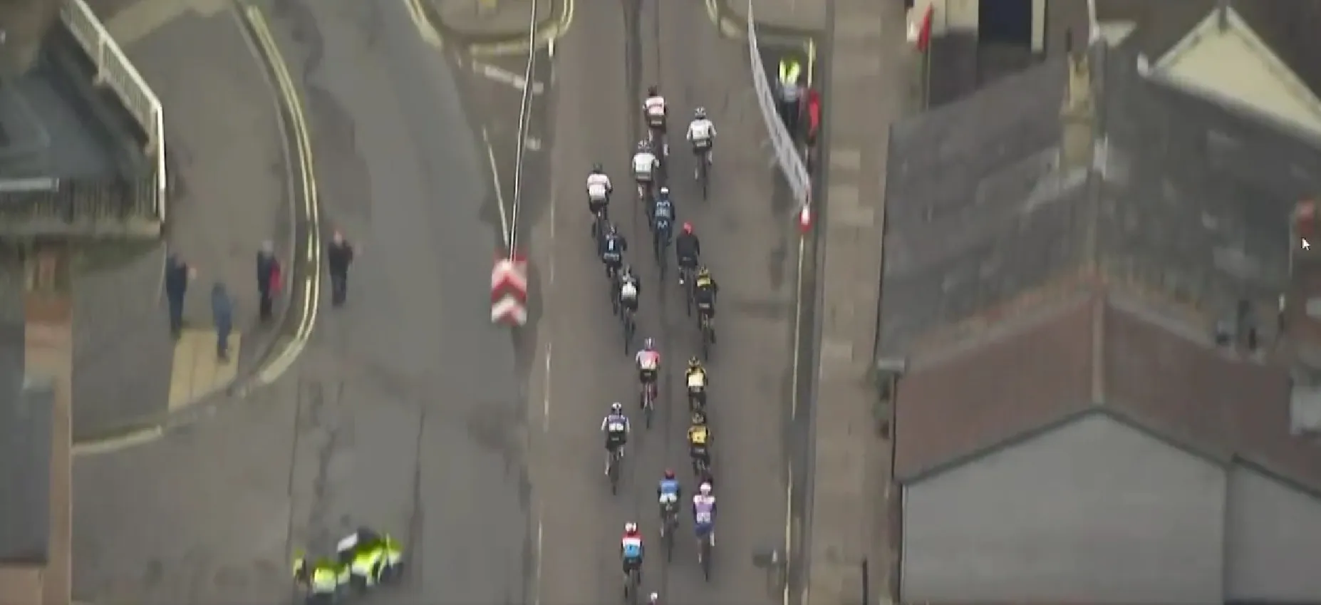 Video: Extremely dangerous finale at Women's Tour leads to crash