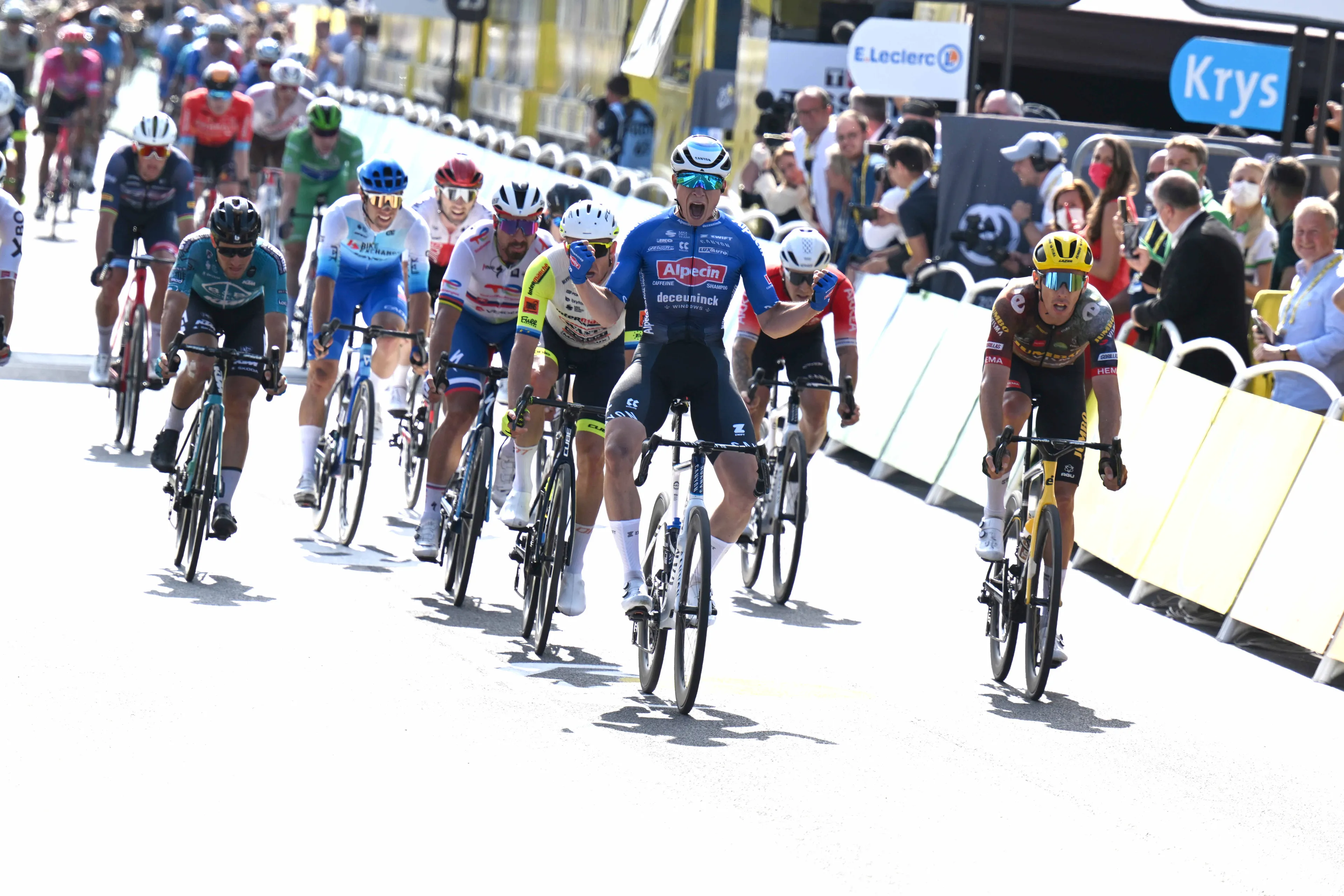 "For five seconds I thought I had won" - Heartbreak for Jasper Philipsen, who draws nearer to Tour de France win