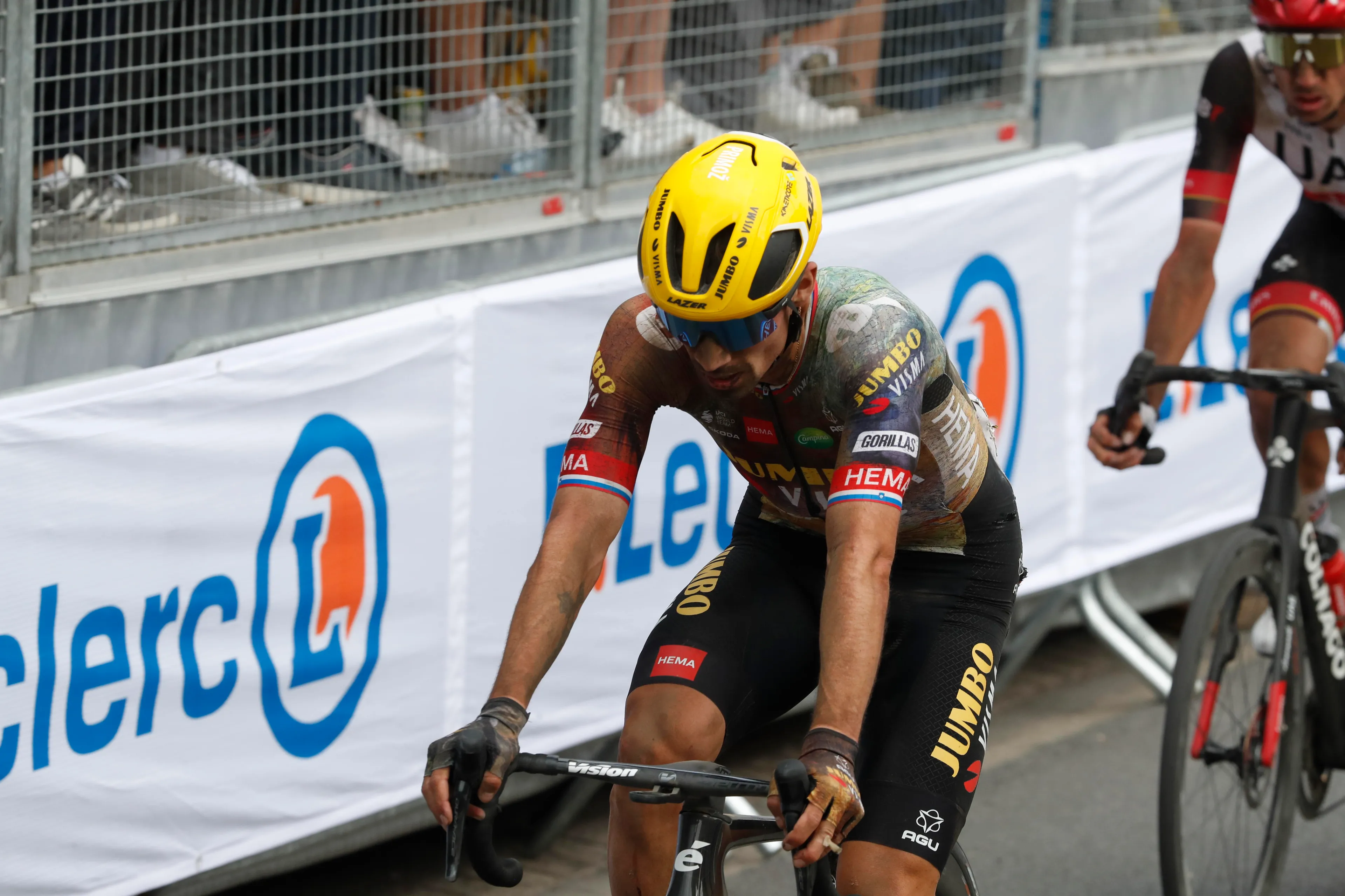 Primoz Roglic takes big hit at Tour de France as he sheds time due to dislocated shoulder - "That was very painful"