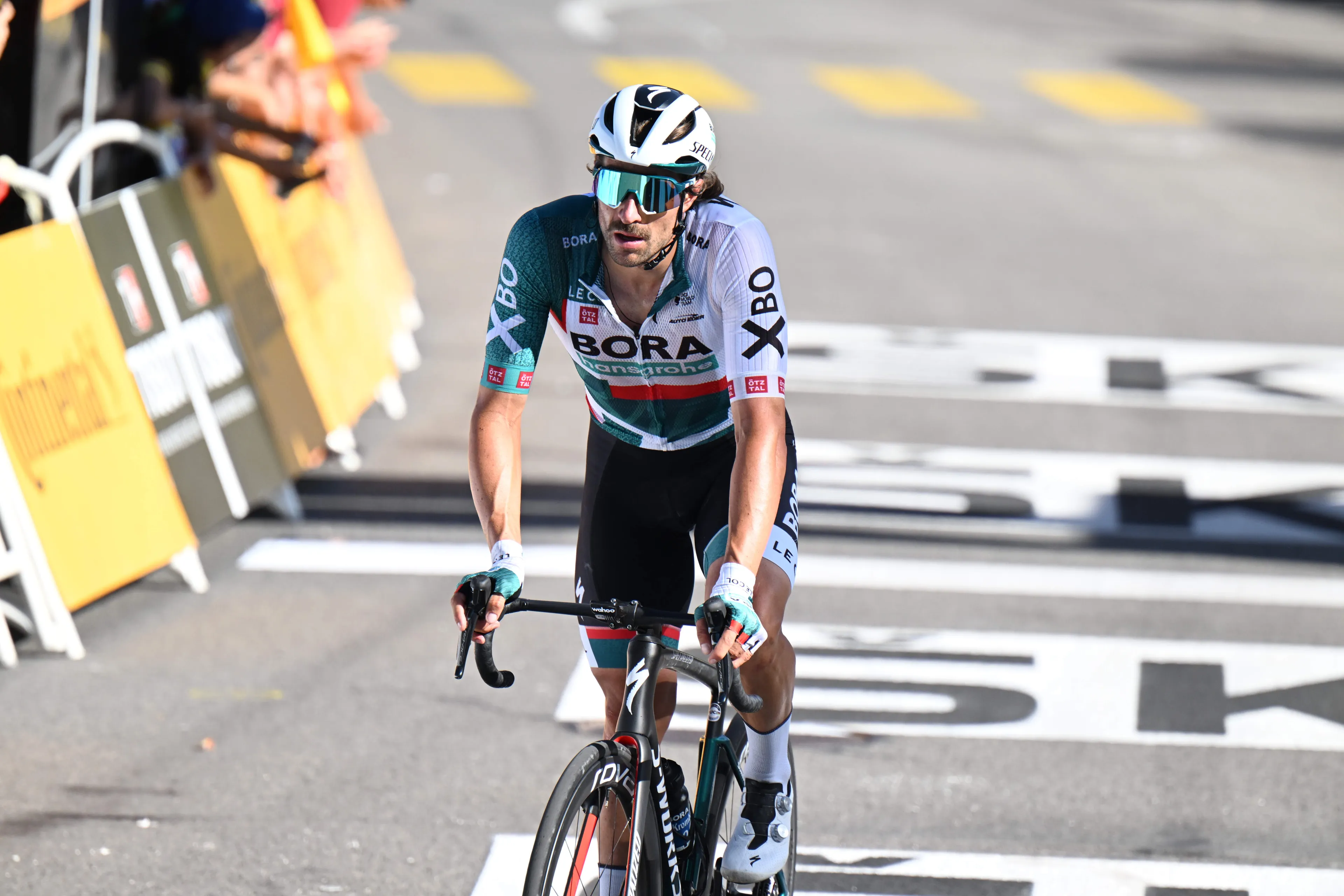 Marco Haller outsprints Wout van Aert to win BEMER Cyclassics