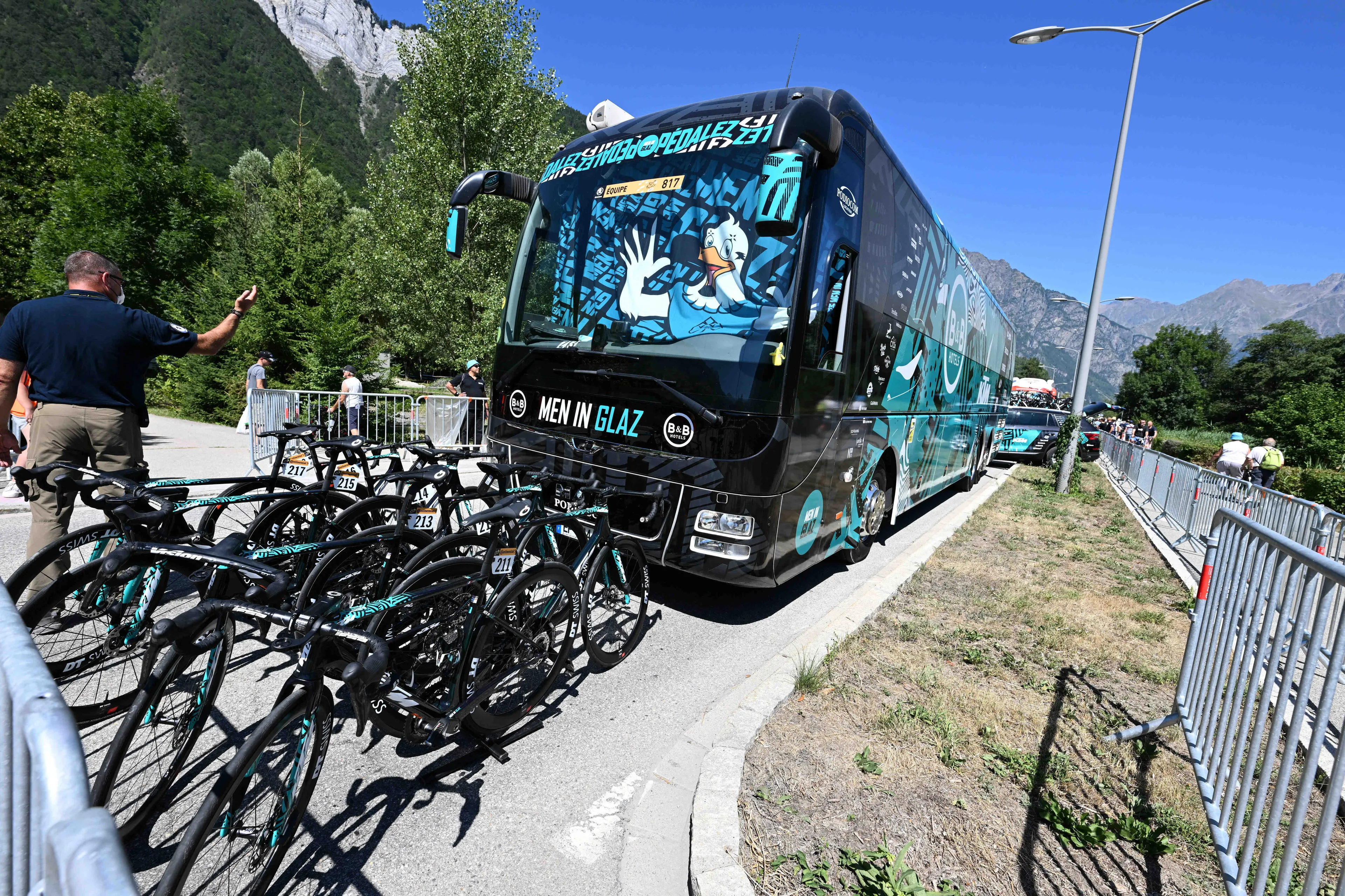 "A lot of riders and staff could find themselves unemployed, without a team" - Cavendish and B&B Hotels in deep trouble as financial issues still unresolved