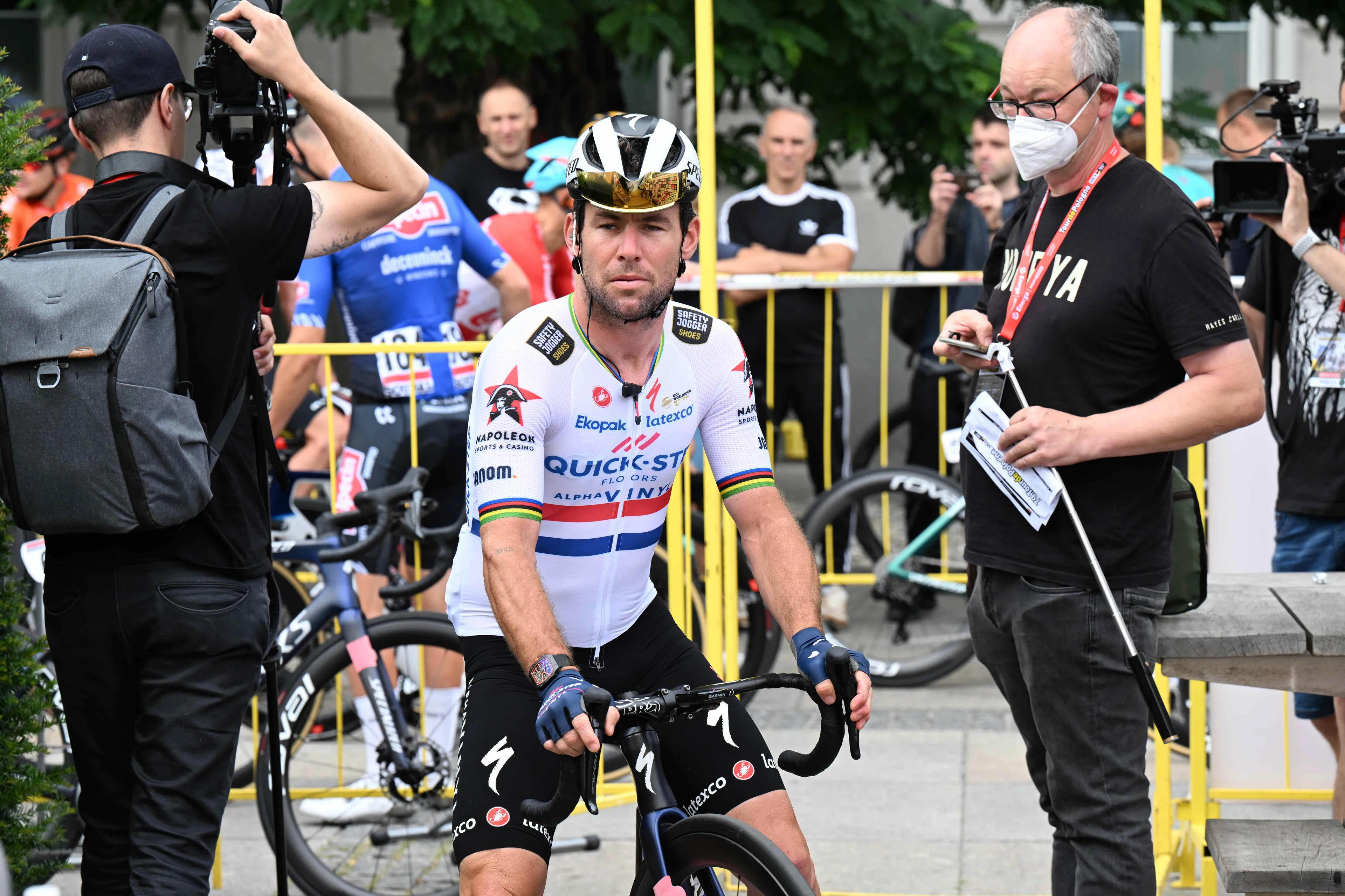 Cavendish's signing delayed, B&B Hotels-KTM postpone presentation and struggle to meet UCI deadlines