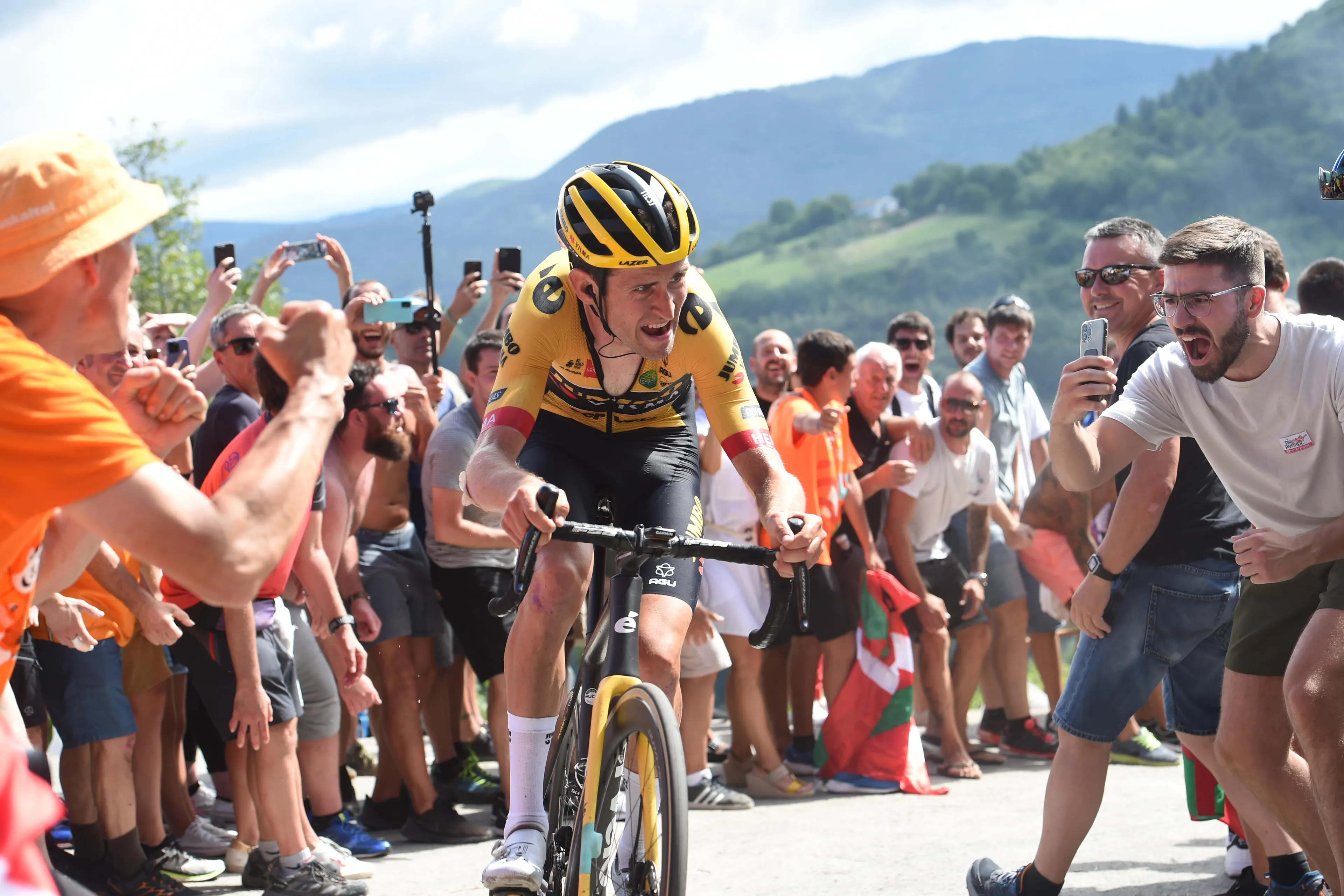Update: Neck fracture ends Tiesj Benoot's season after training crash