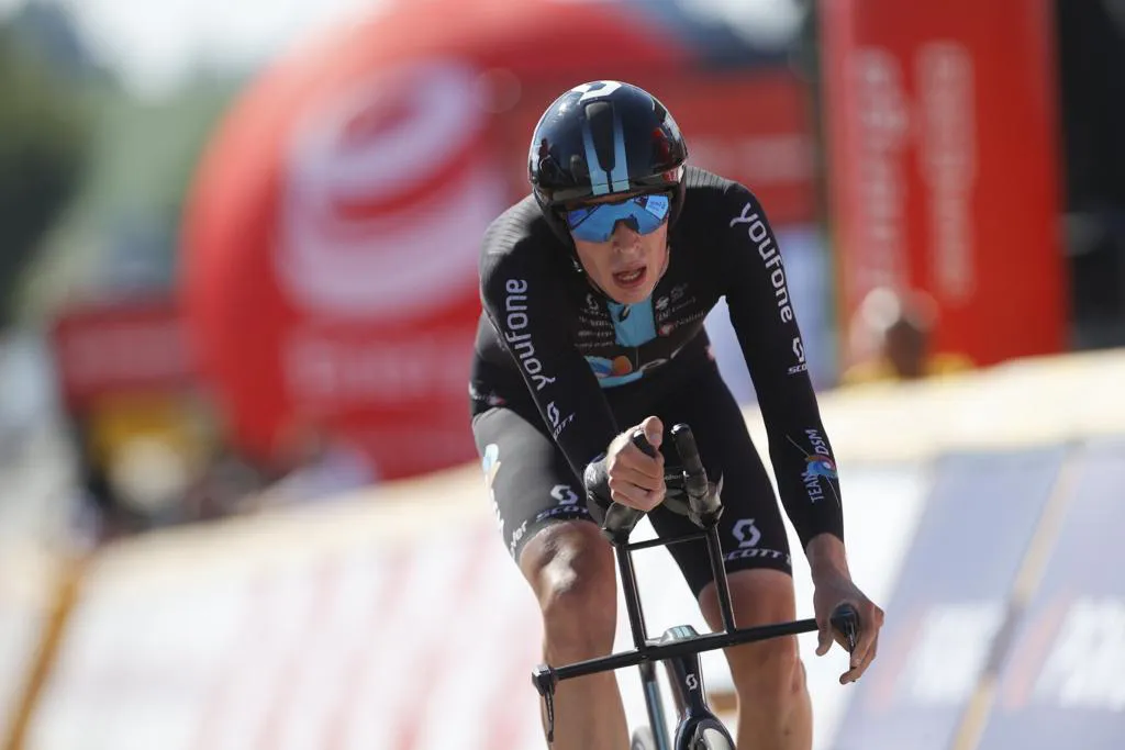 Thymen Arensman wins Tour de Pologne time-trial as Ethan Hayter soars into race lead