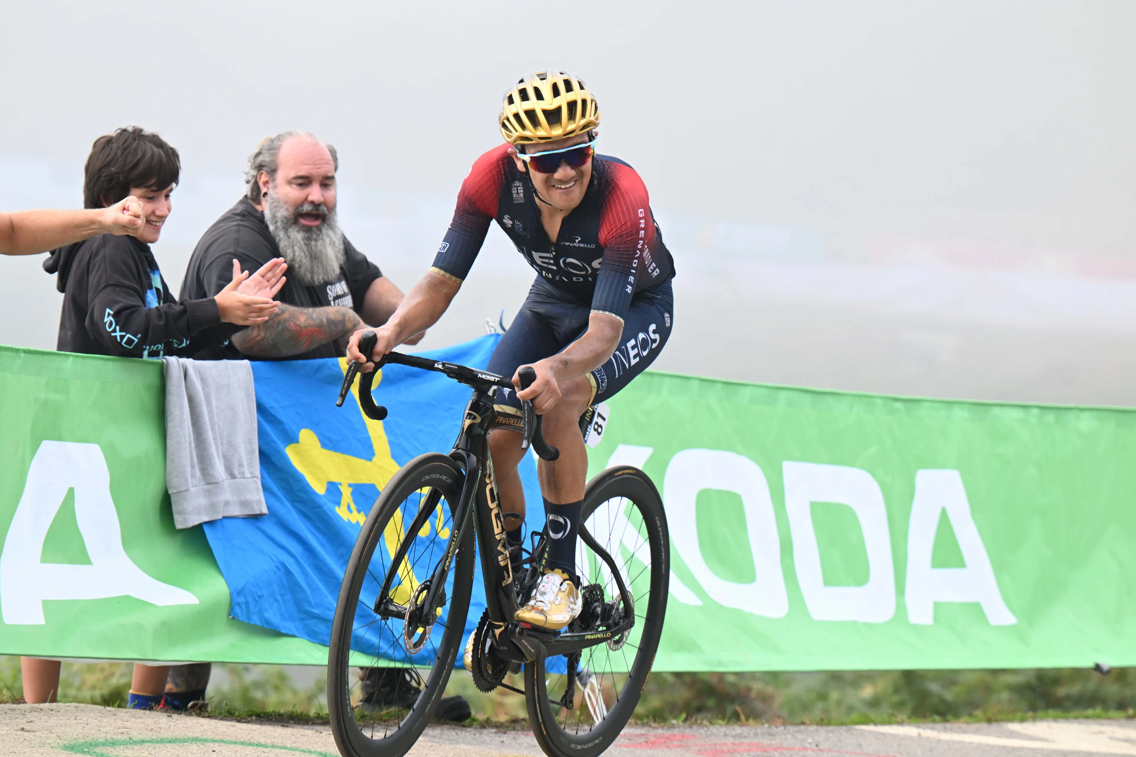 Carapaz ditches GC ambitions at Vuelta a Espana: "We all have to continue on"
