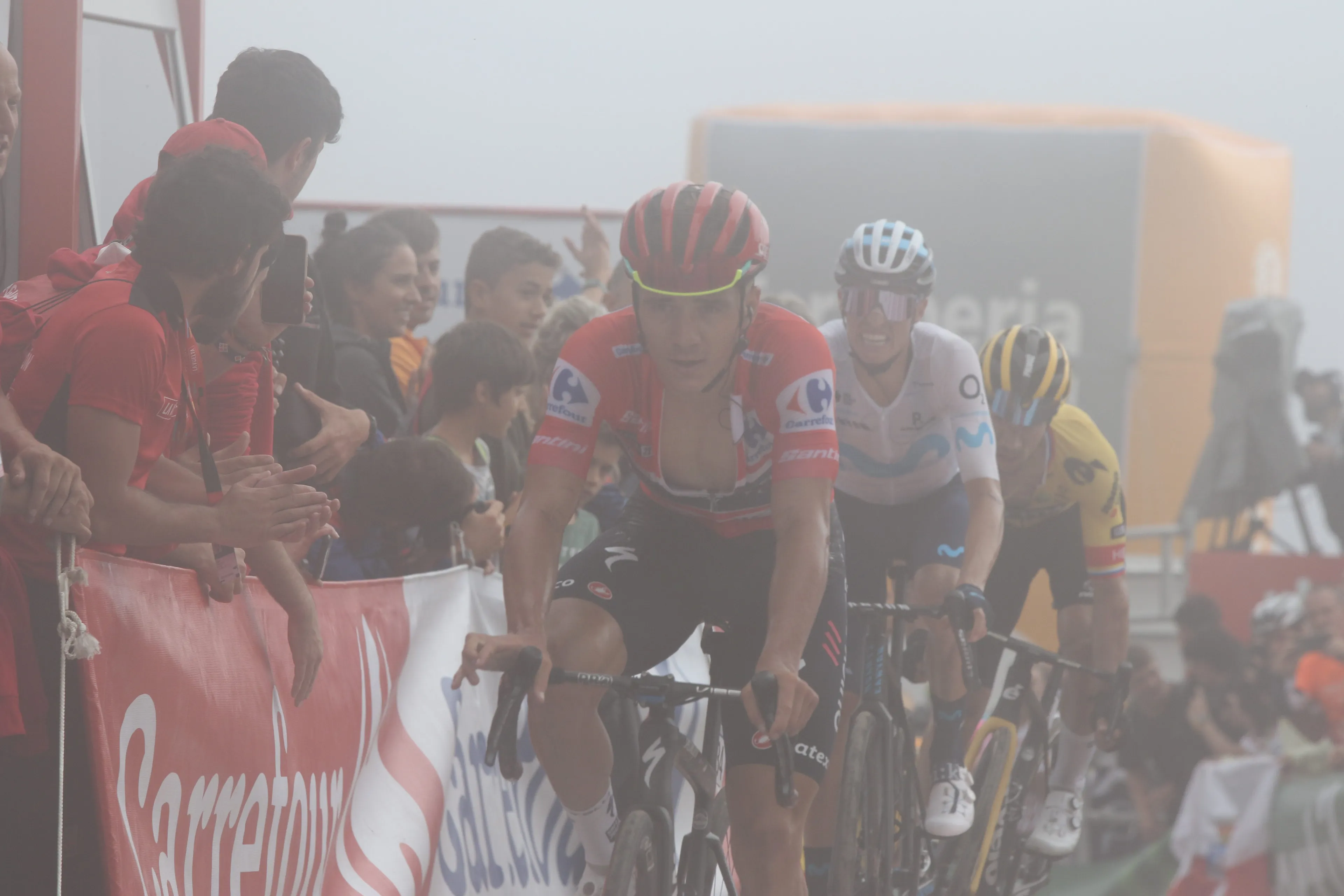 Evenepoel passes first test in red: "The goal was not to lose time and if there was an opportunity to take time"