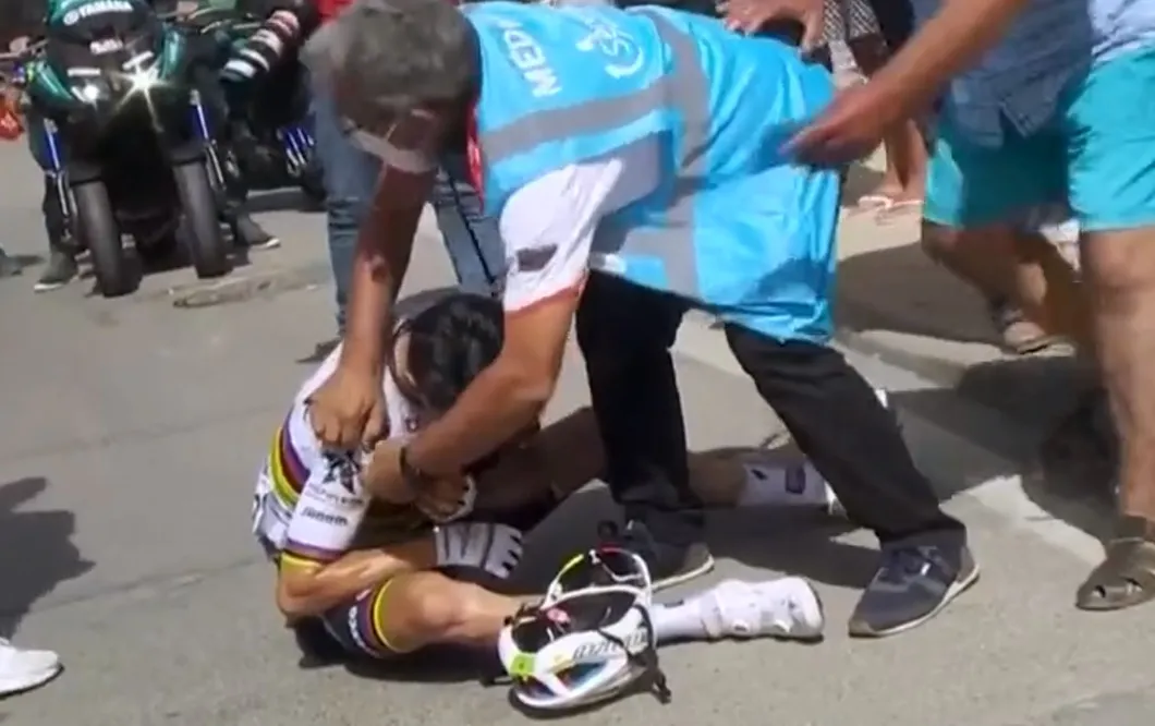 Update: Dislocated shoulder for Julian Alaphilippe, fracture appears to have been avoided at Vuelta crash