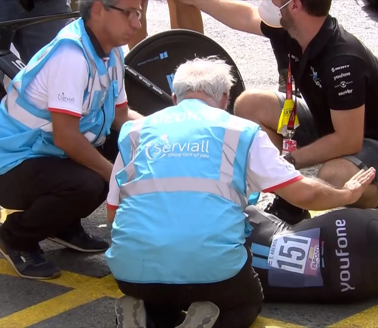 Thymen Arensman collapses after Vuelta a Espana time-trial
