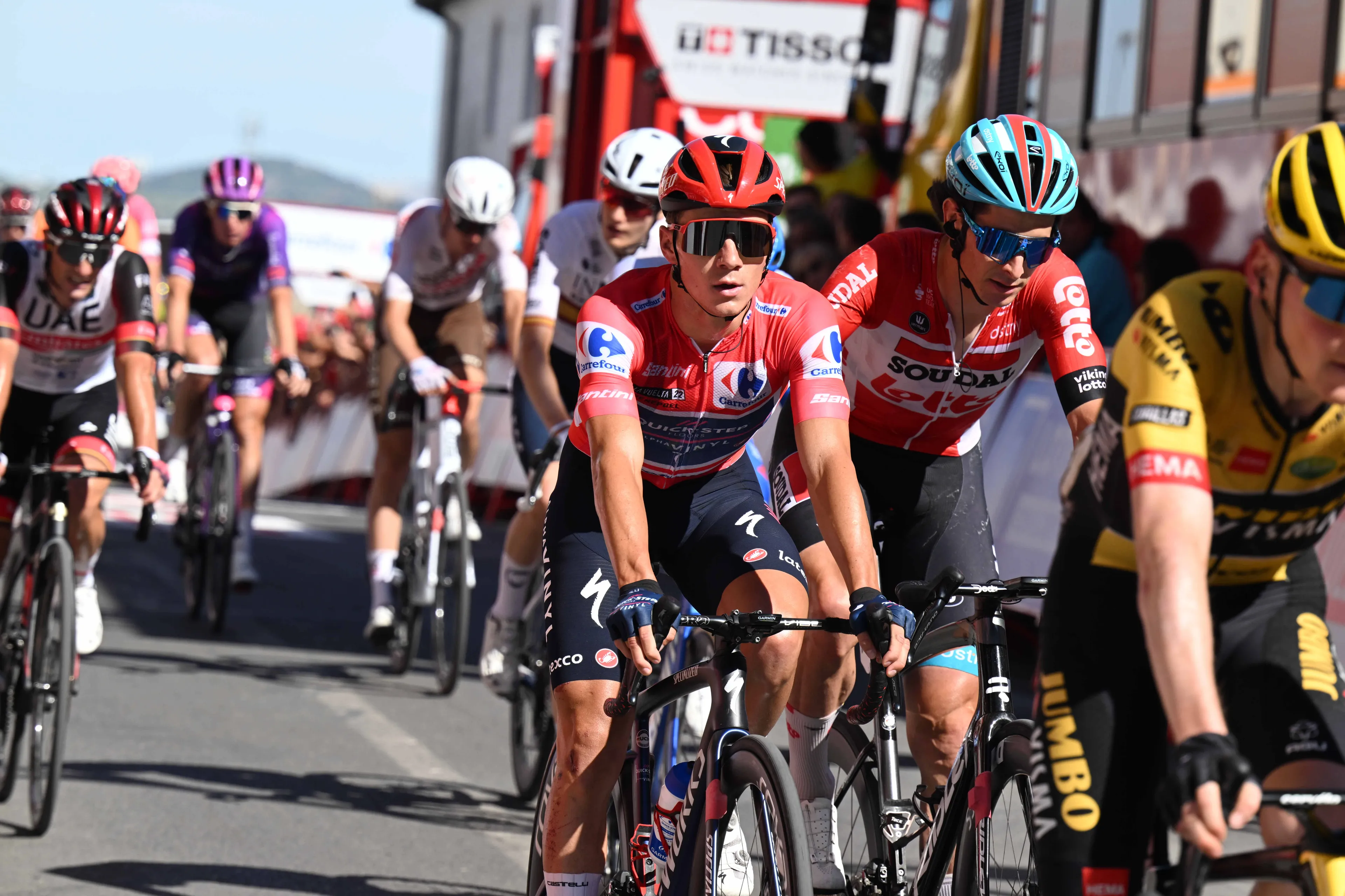 "I’m going to stay far away from him" - Evenepoel looking to avoid Juan Ayuso following Covid-19 infection