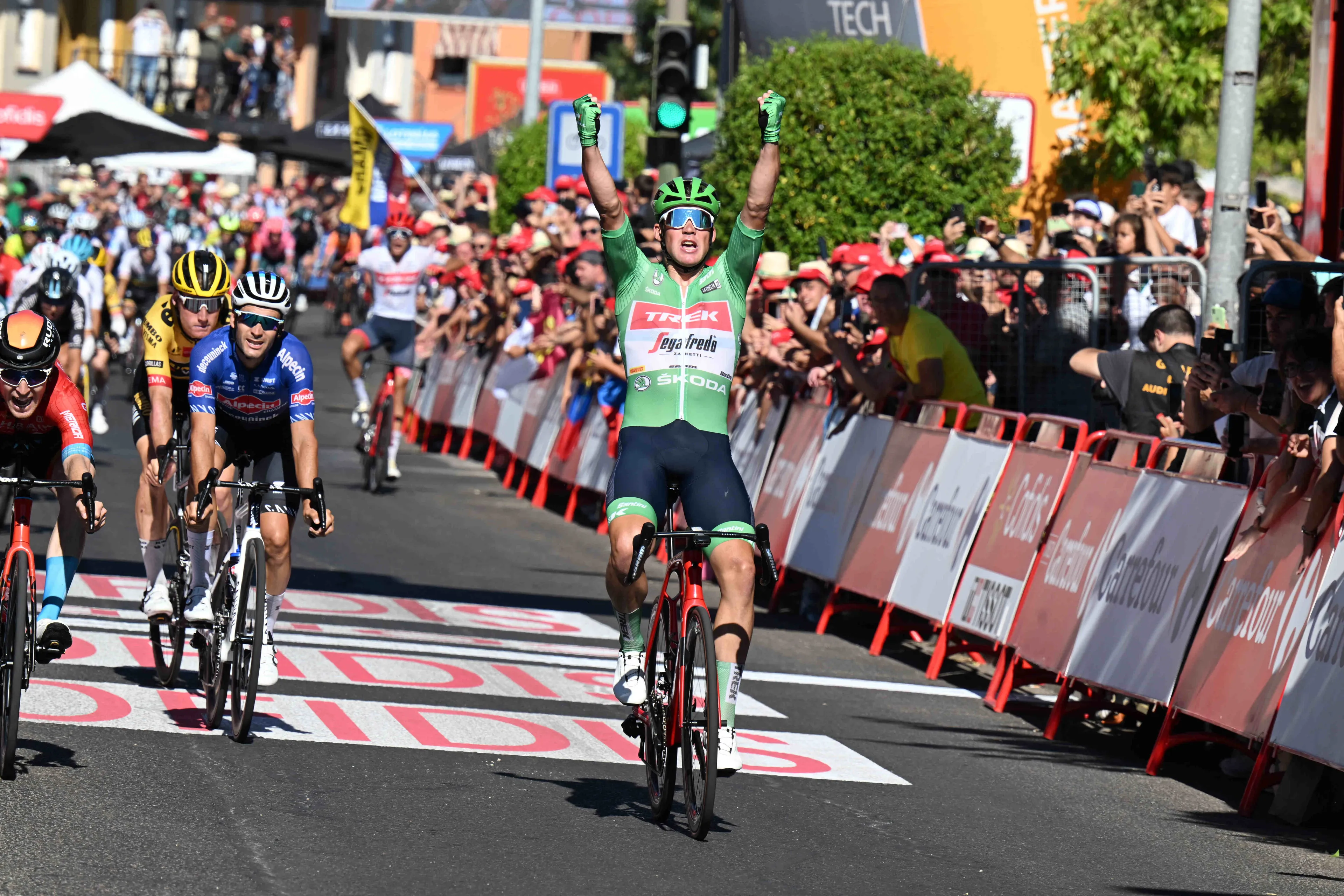 Mads Pedersen wins stage 2 of Paris-Nice in chaotic sprint finish