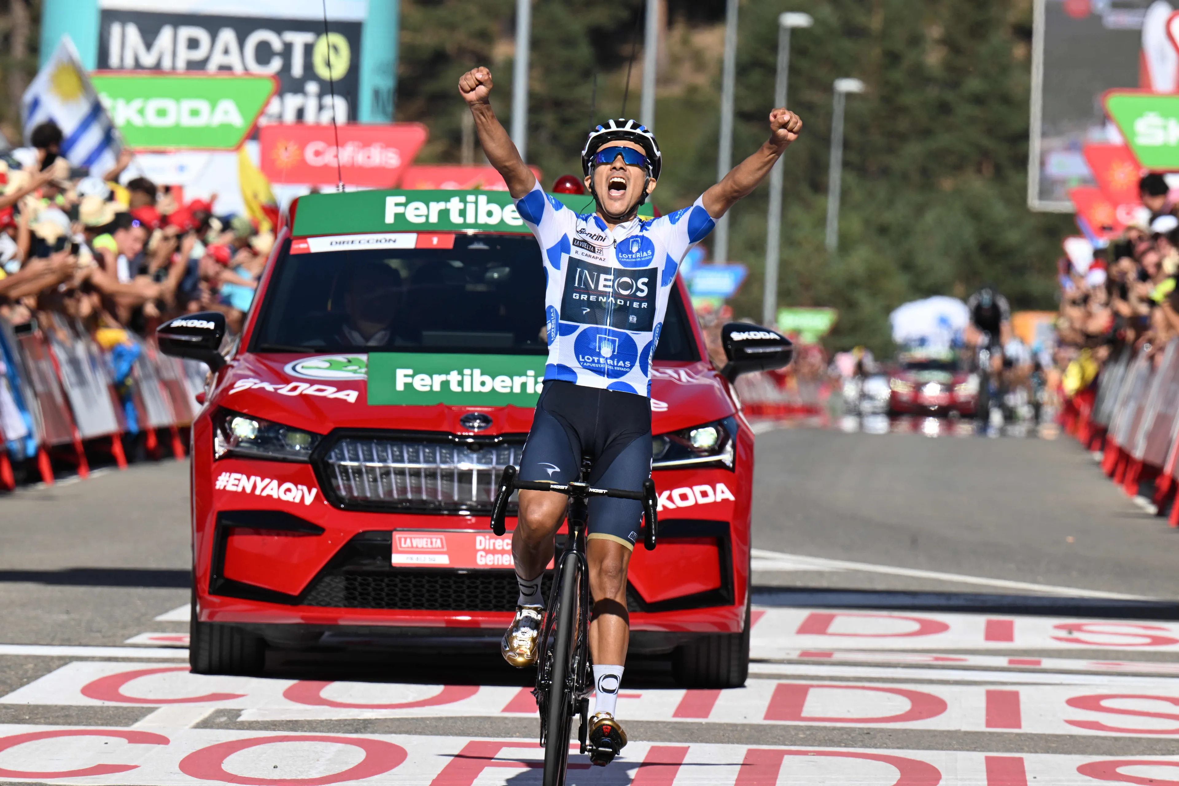 Vuelta a Espana: Remco Evenepoel survives final mountain journey as Richard Carapaz flies into third stage win