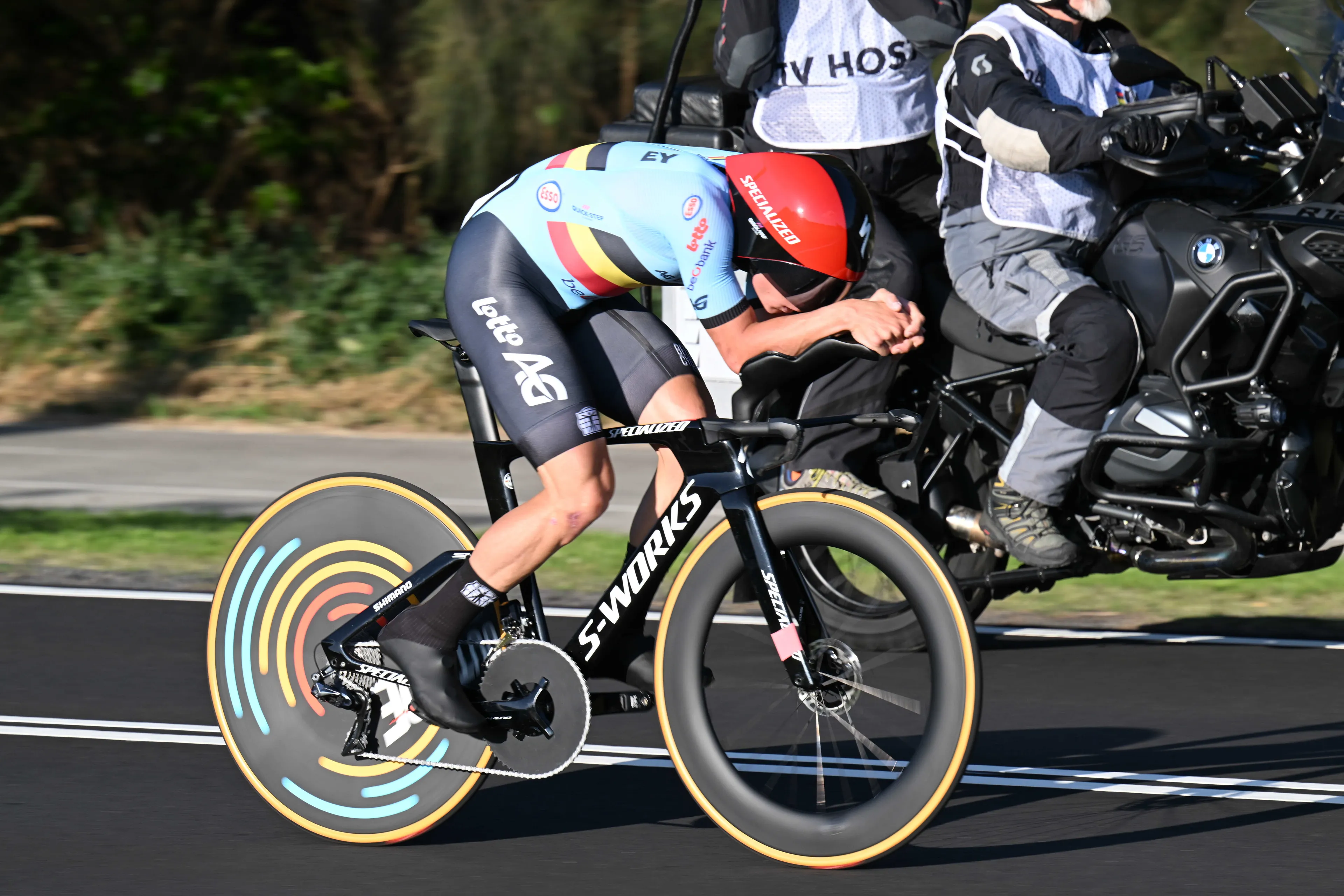 "If you look for your nose, it is between your hands" - How Dylan van Baarle reacts to Remco Evenepoel's time-trial position