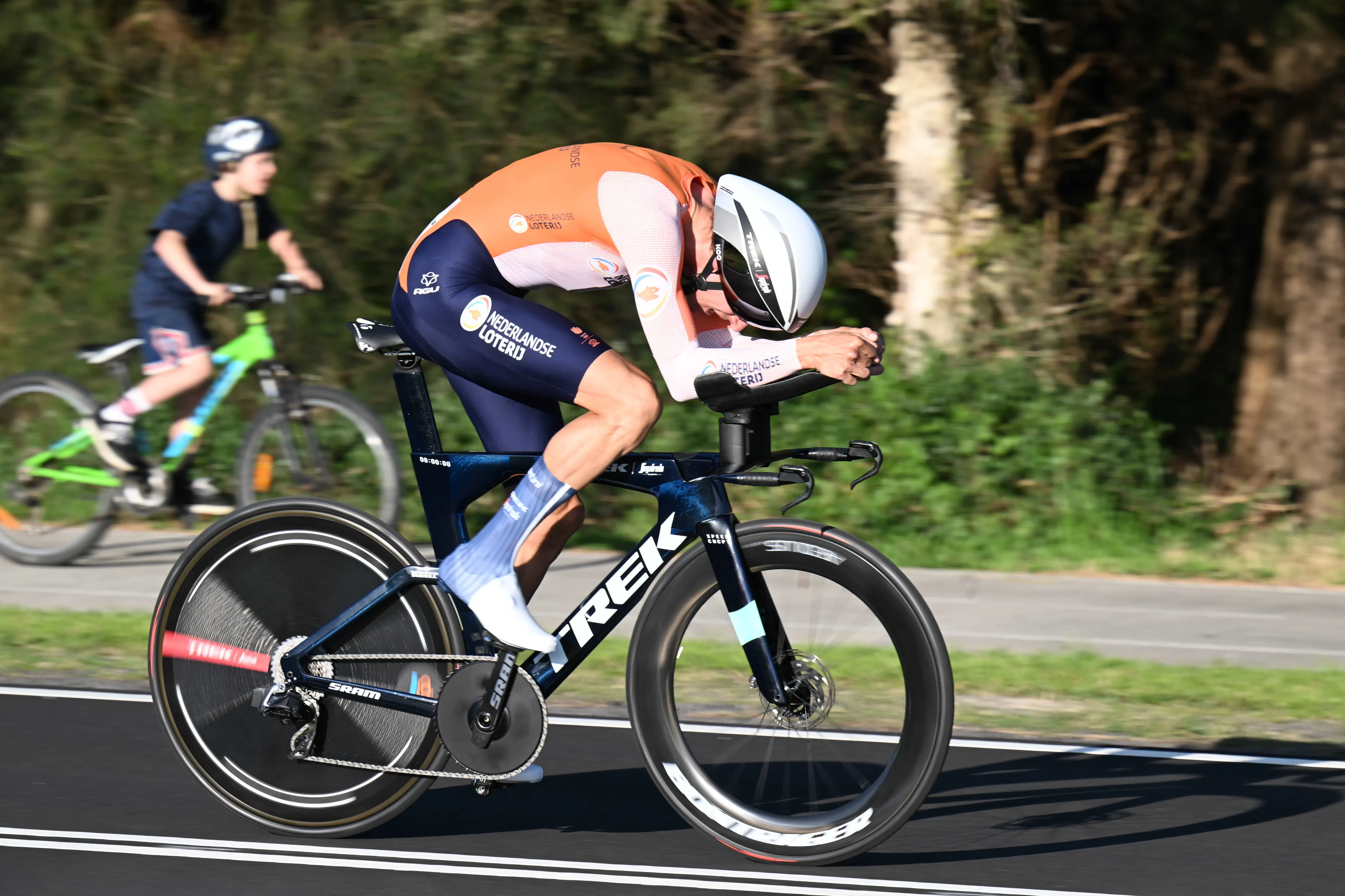 Tough day at the office for Bauke Mollema as Dutchman suffers mechanical and then collides with seagull during Mixed Relay