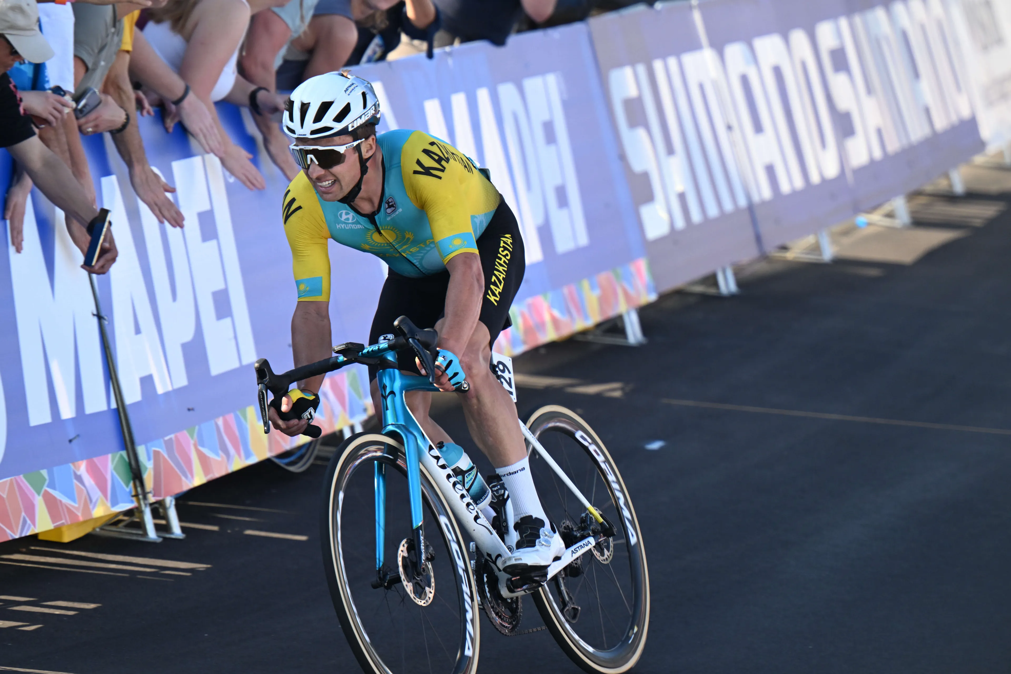 "Becoming world champion would be something special" - Alexey Lutsenko dreams big after near-miss at 2022 World Championships