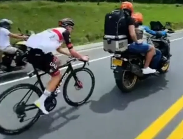 VIDEO: Tadej Pogacar rides 85Km/h behind a motorbike at Giro de Rigo