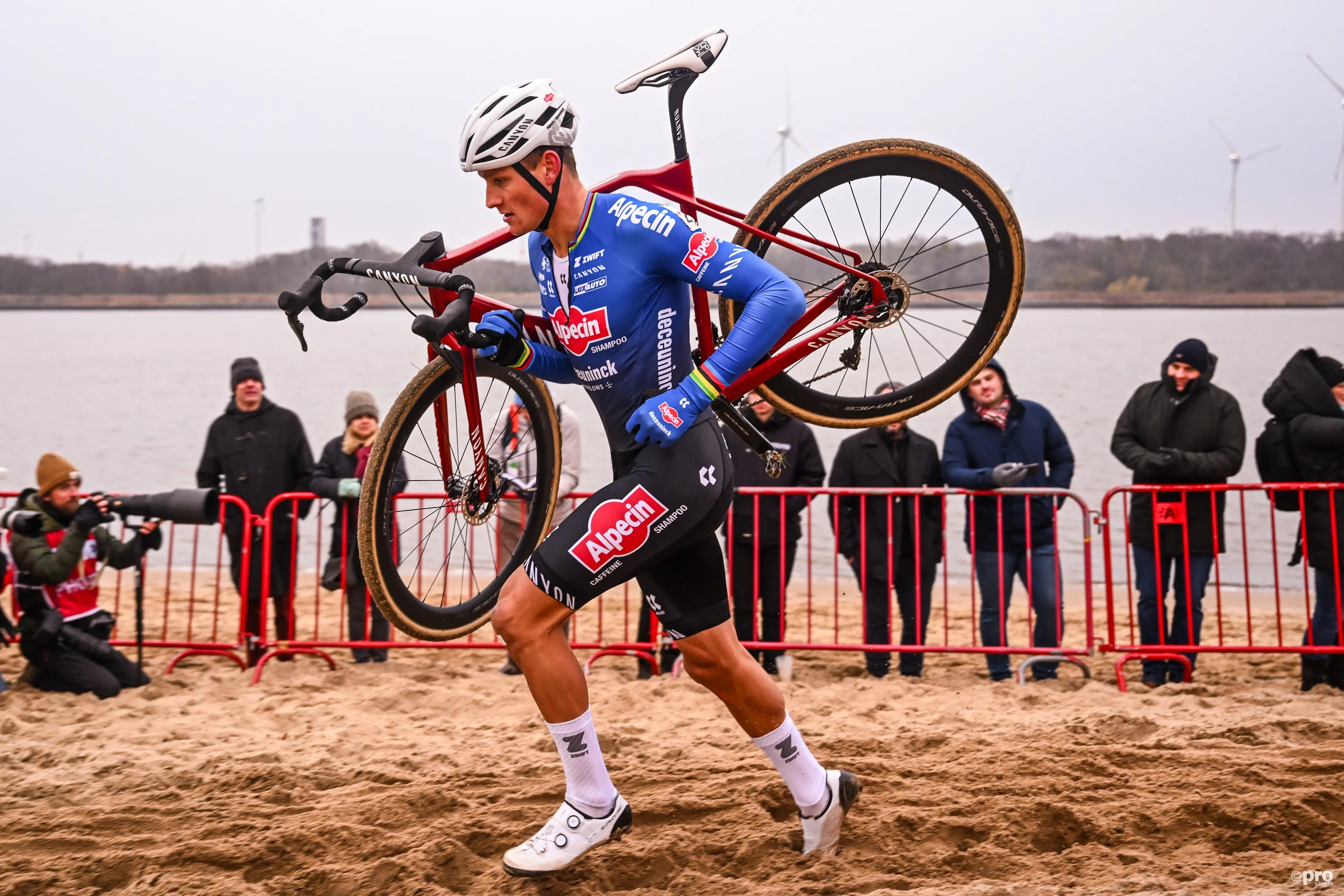 "My road program will certainly not be jeopardized by this" - Mathieu van der Poel shrugs off concerns over back pain