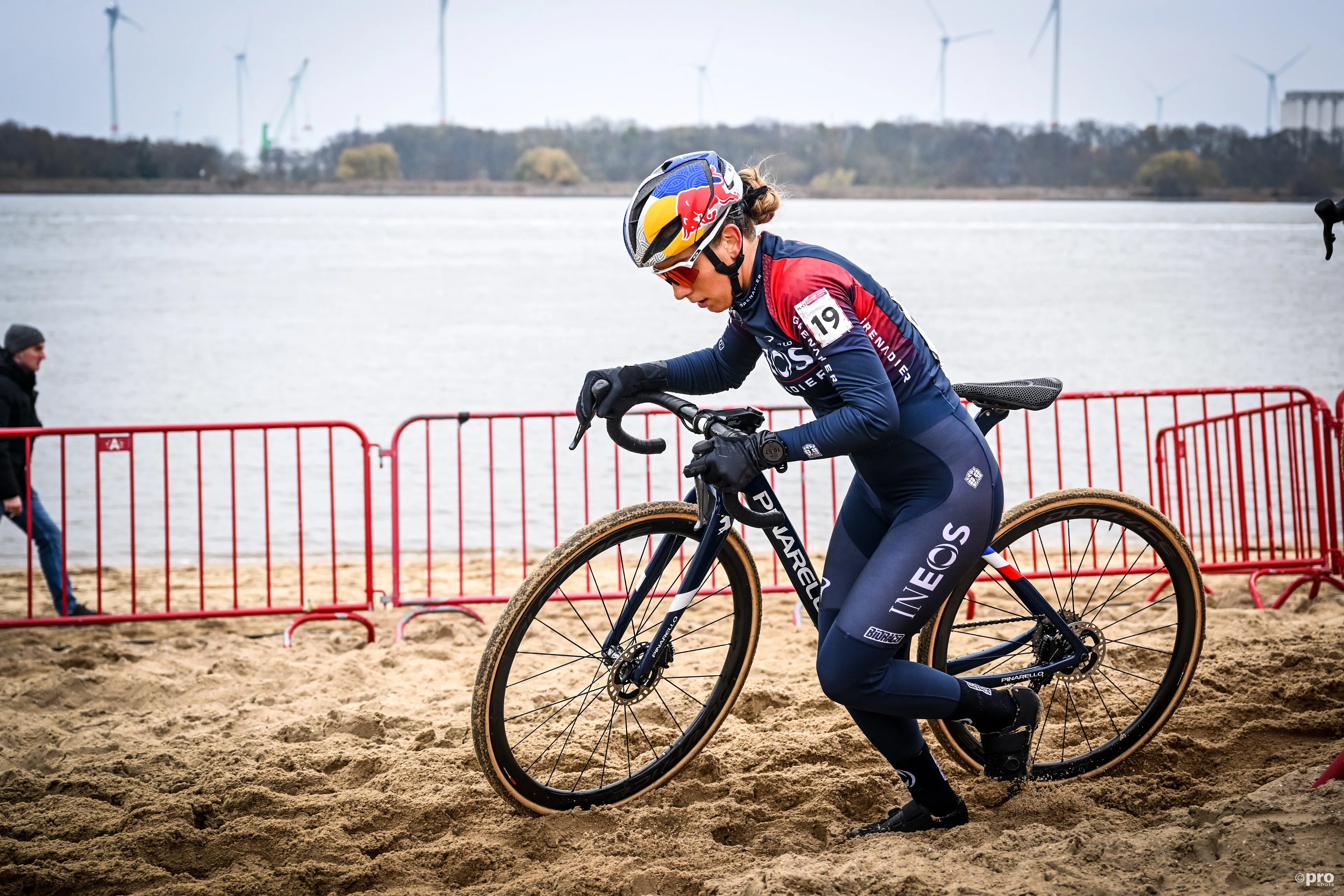 Unknown injury responsible for Pauline Ferrand-Prevot's dull performance: "I get a pain in my hip area, and I can’t push on"
