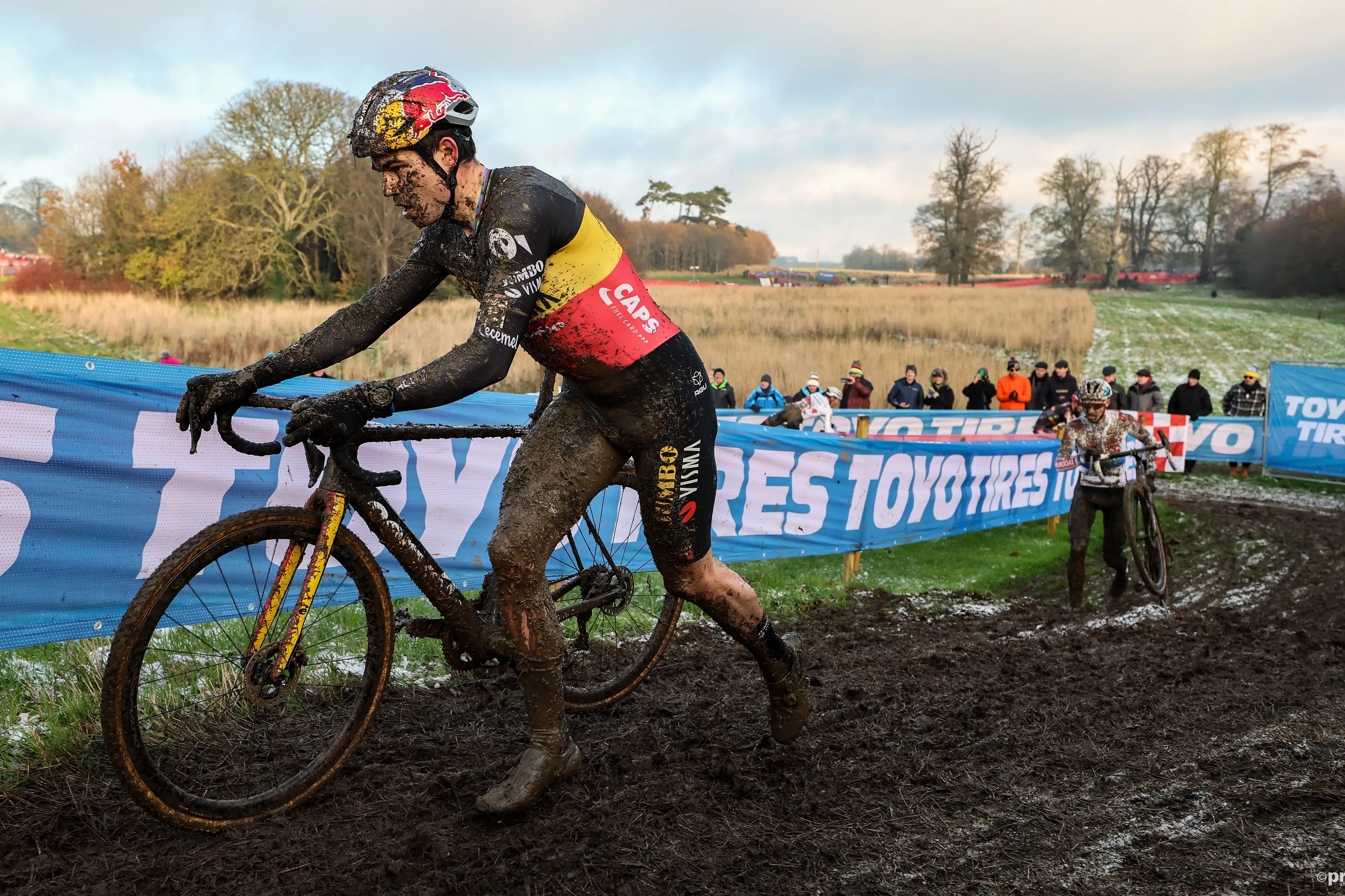 "Mathieu quickly put pressure on me and I made a few mistakes" admits Wout van Aert post-Exact Cross Mol