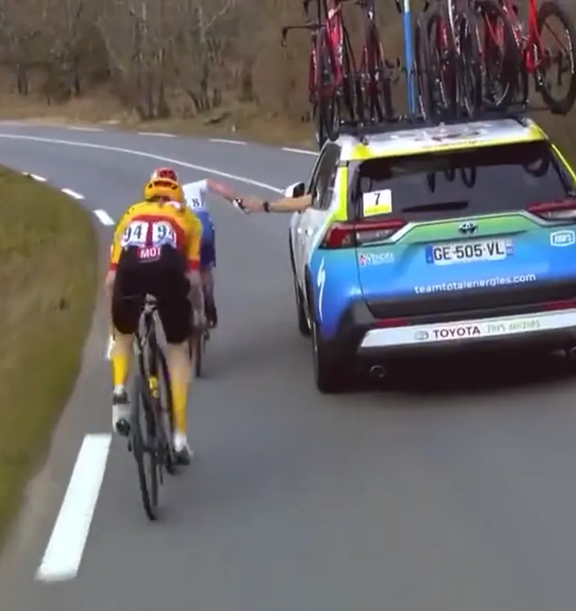 Update | 100CHF fine for Mathieu Burgaudeau following slingshot 'attack' at Tour des Alpes Maritimes breakaway