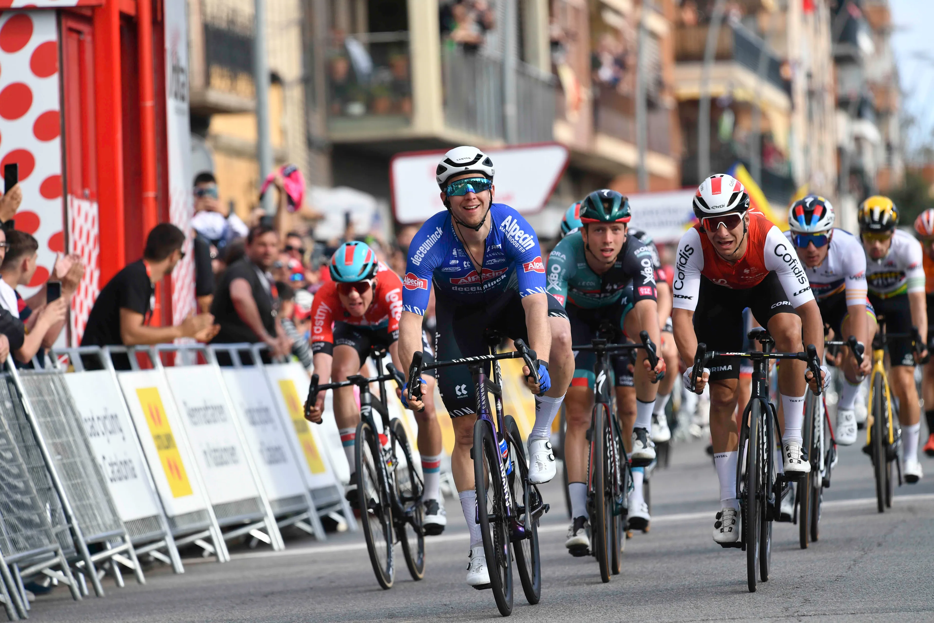 Kaden Groves takes sprint win in frantic and crash marred finale to stage 4 of the Vuelta a Espana