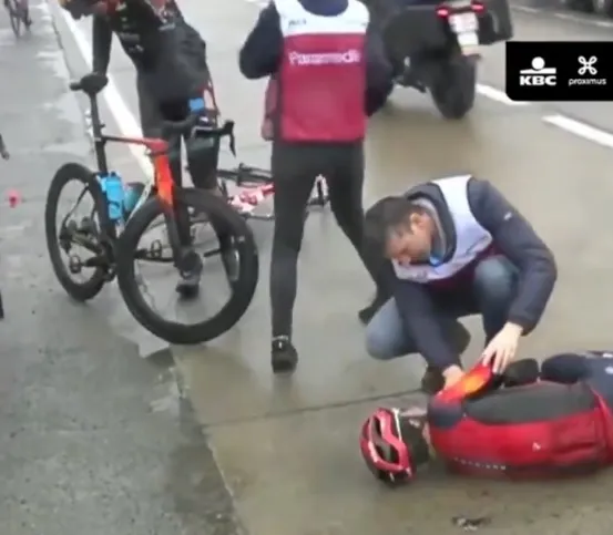 Filippo Ganna and Michal Kwiatkowski given green light after crashing out of Gent-Wevelgem