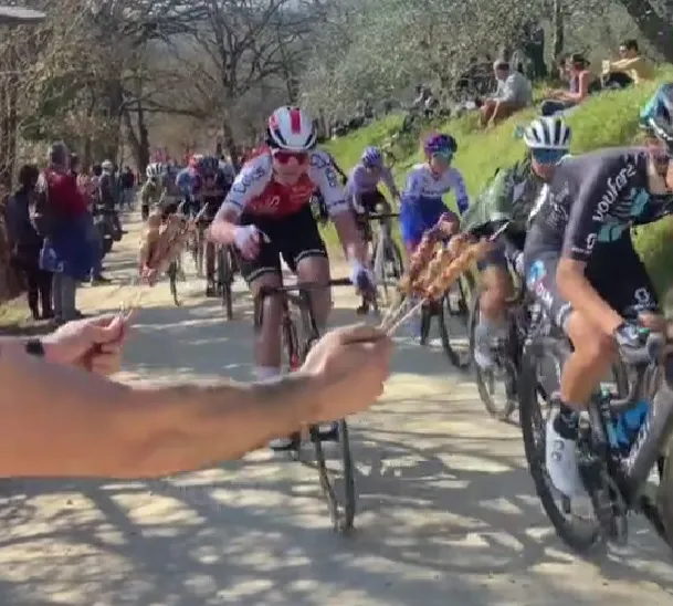 Video: Riders take on fan-made barbeque during Strade Bianche Donne