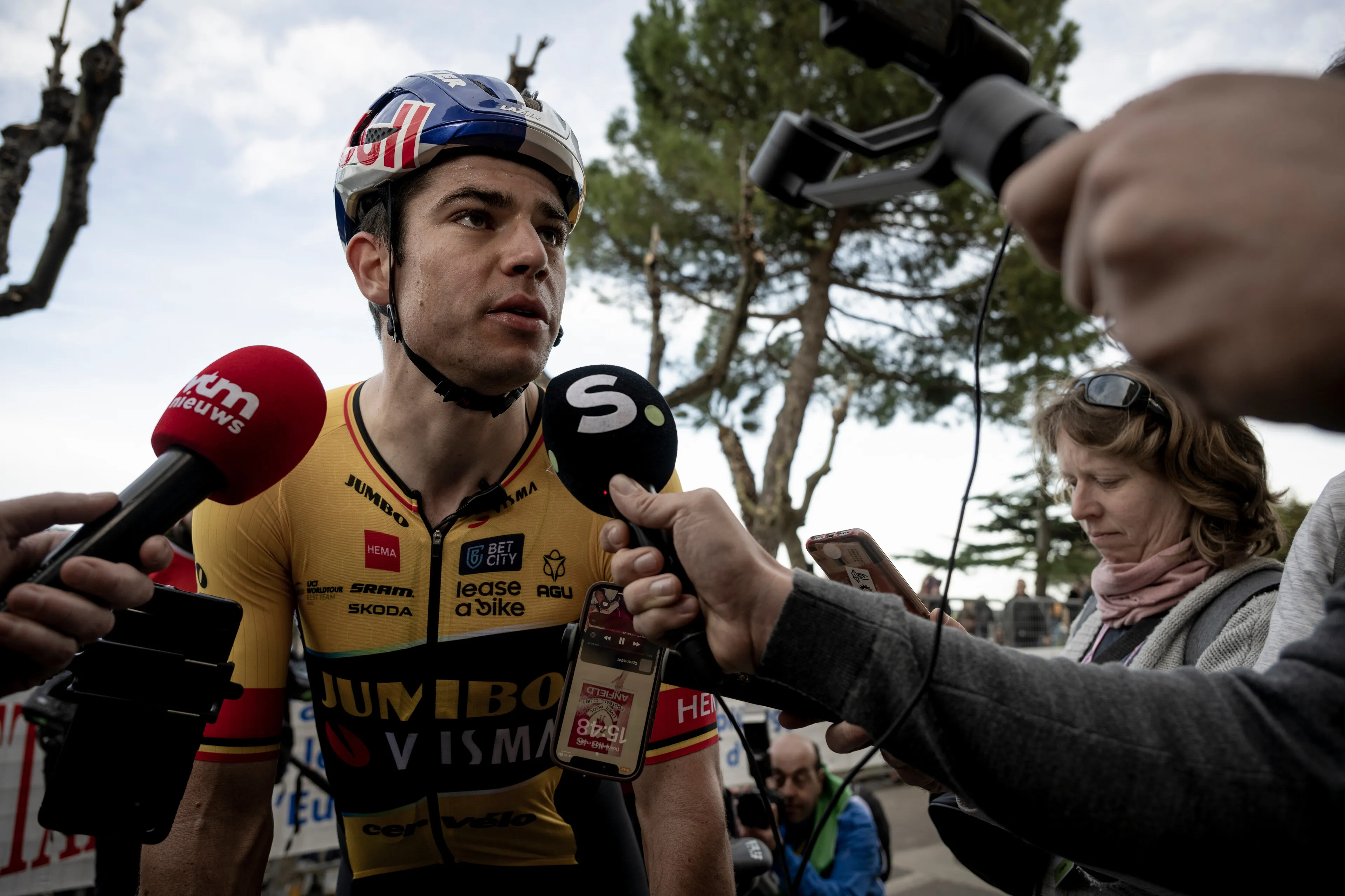 "I have to thank them for the whole week, but especially for today" - Wout van Aert dedicates Tour of Britain victory to Jumbo-Visma teammates