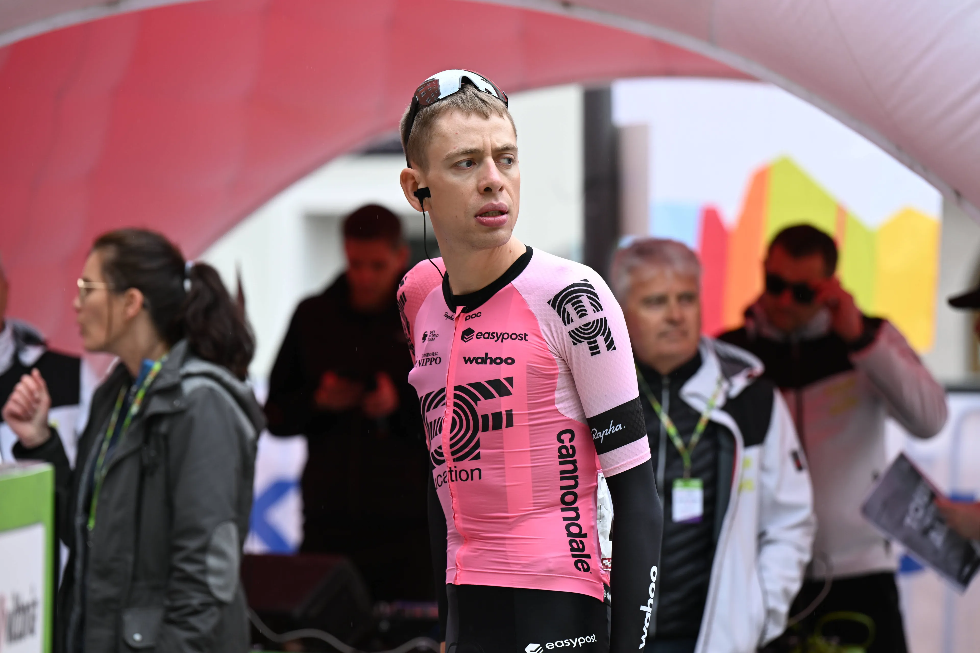 Hugh Carthy praises his Maglia Rosa rivals: "Roglič and Evenepoel are the reference"