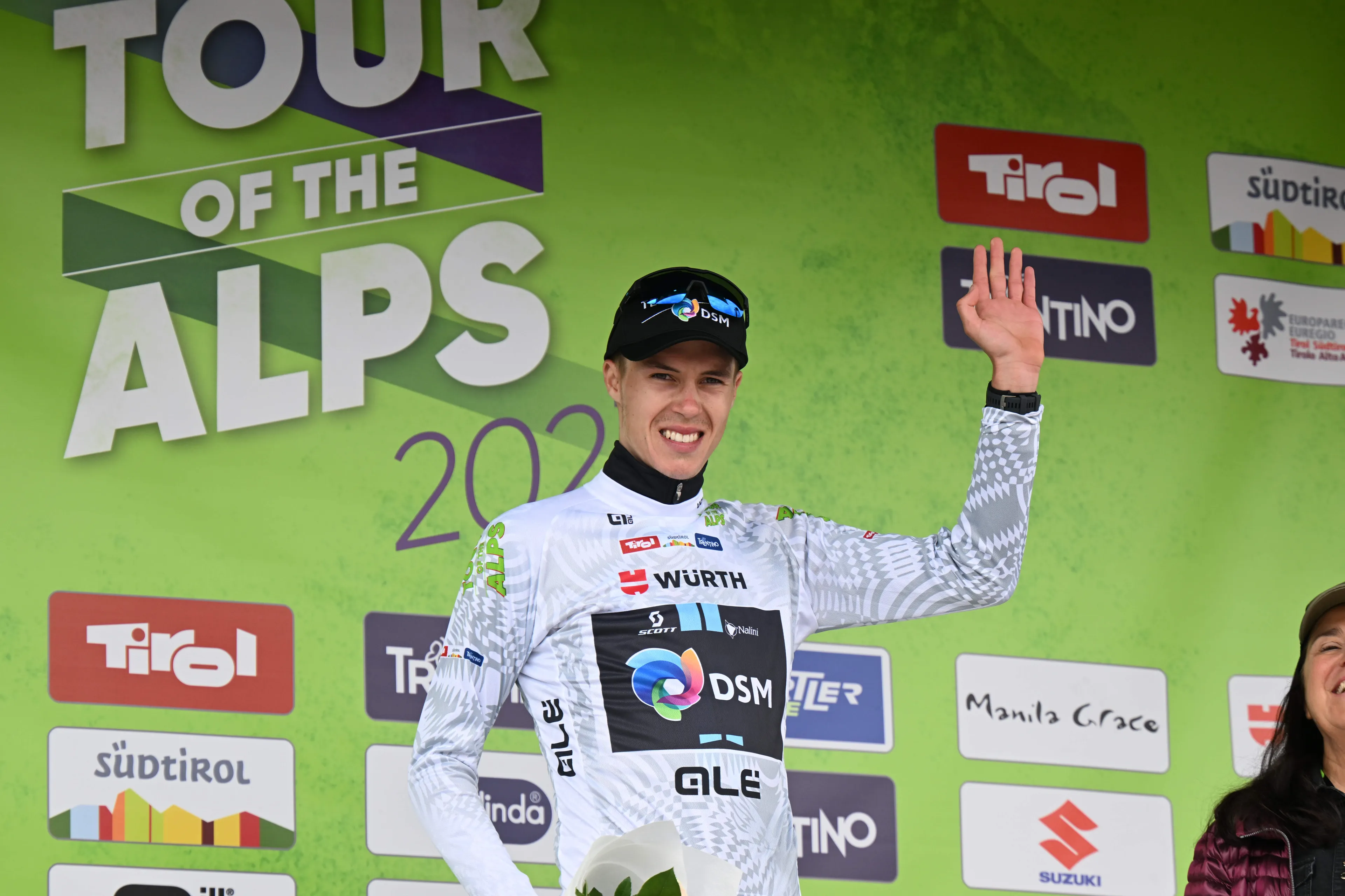 Team DSM renew with British breakthrough Max Poole into 2027