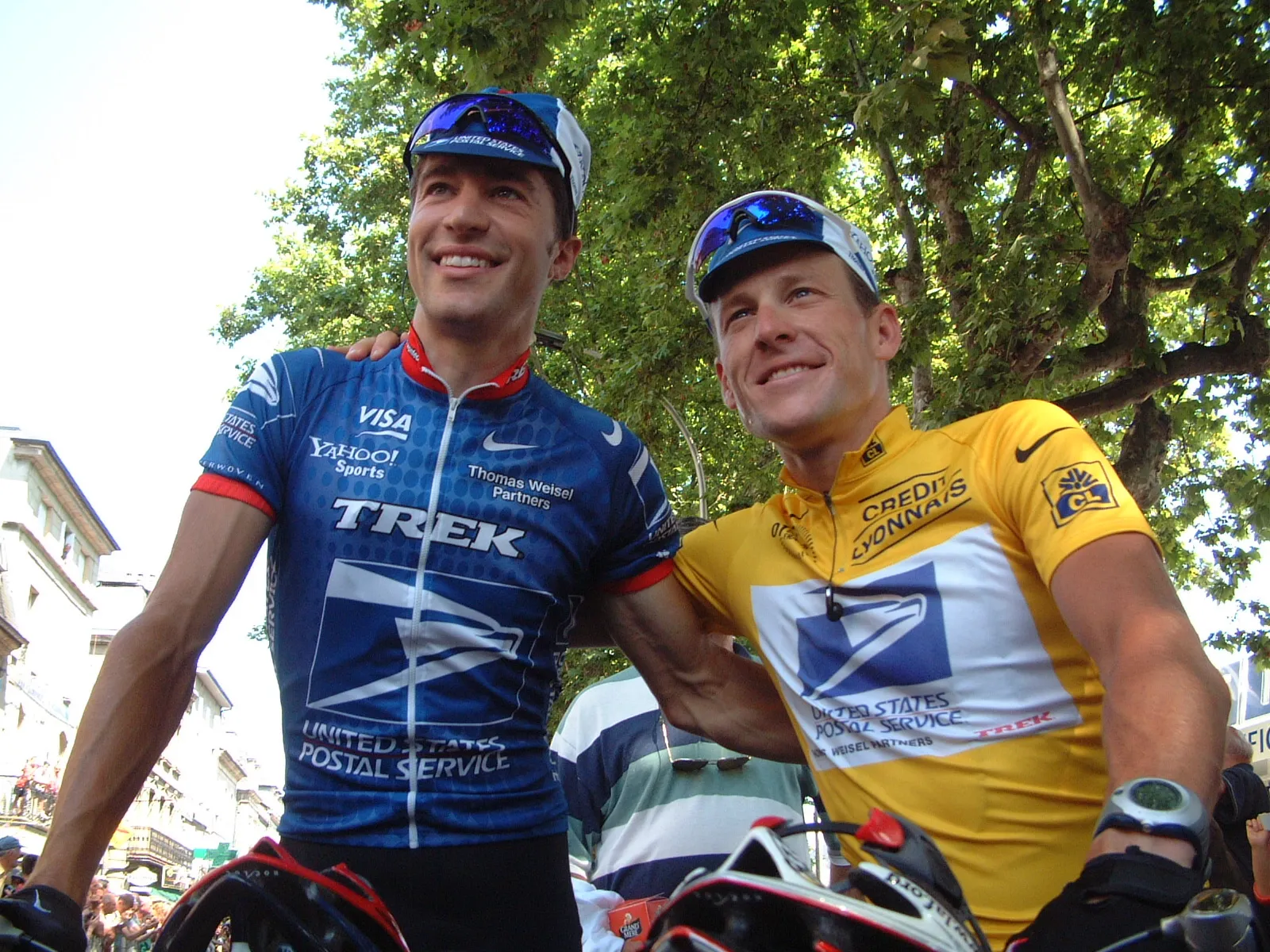 VIDEO: "I was actually looking for my teammate" - Lance Armstrong explains famous 'The Look' from Tour de France 2001