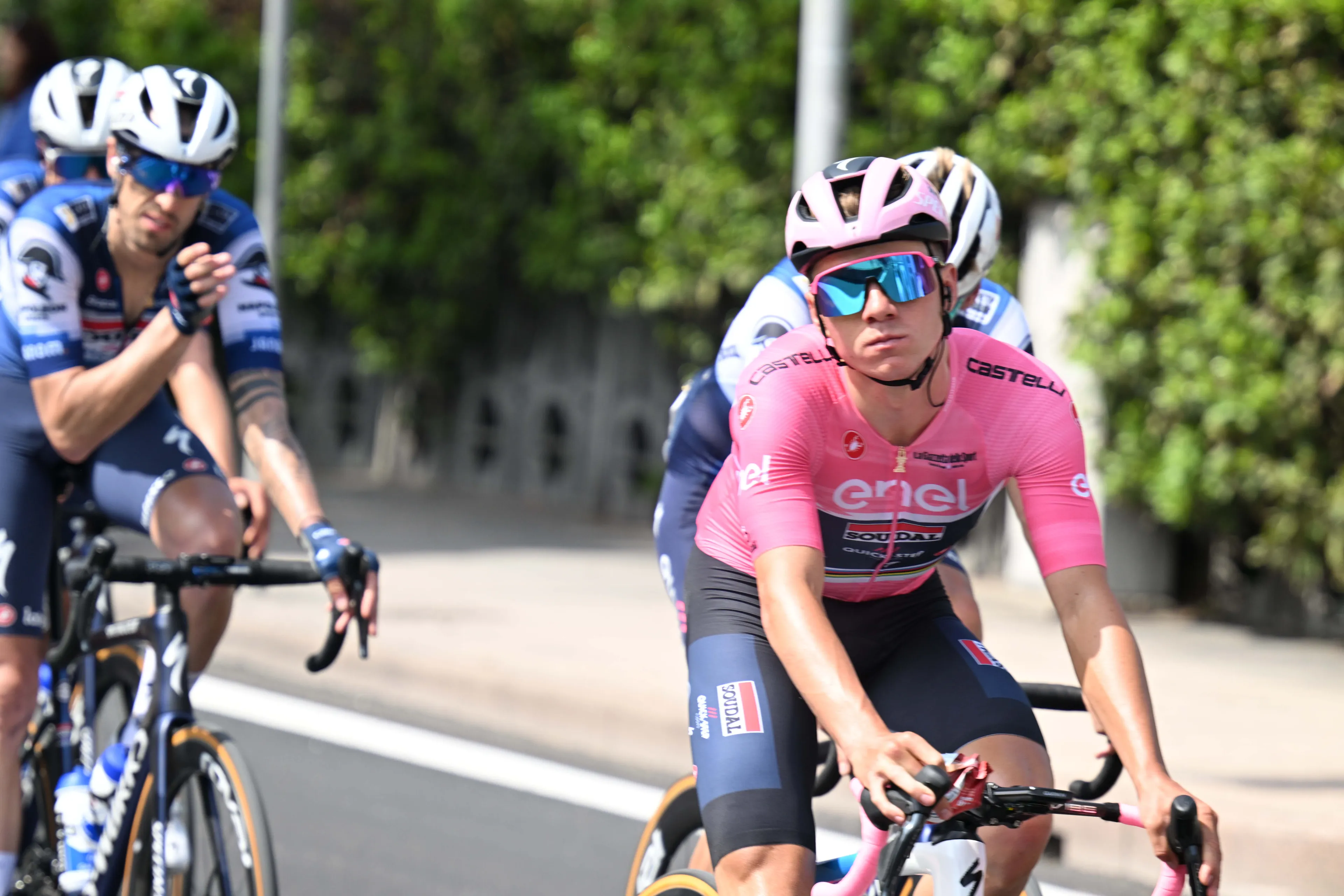Remco Evenepoel blames Kaden Groves for Giro mass crash: "That fall was nasty. I saw it happen"
